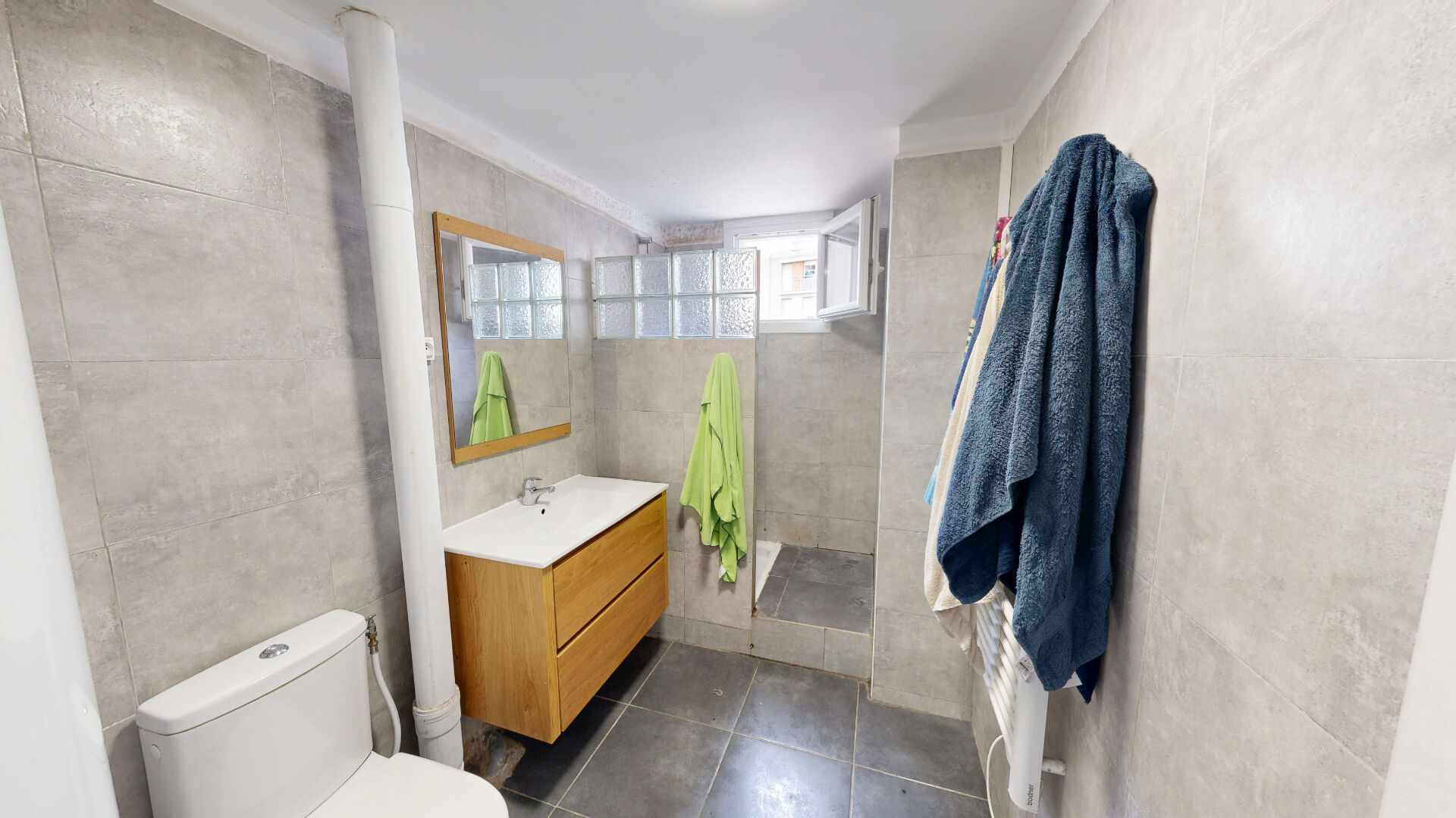 Photo Appartement à vendre - Marseille 13005 -SAINT PIERRE - rue Jean Martin - appartement 5 pièces de 80m²  - colloc - balcon image 3/6