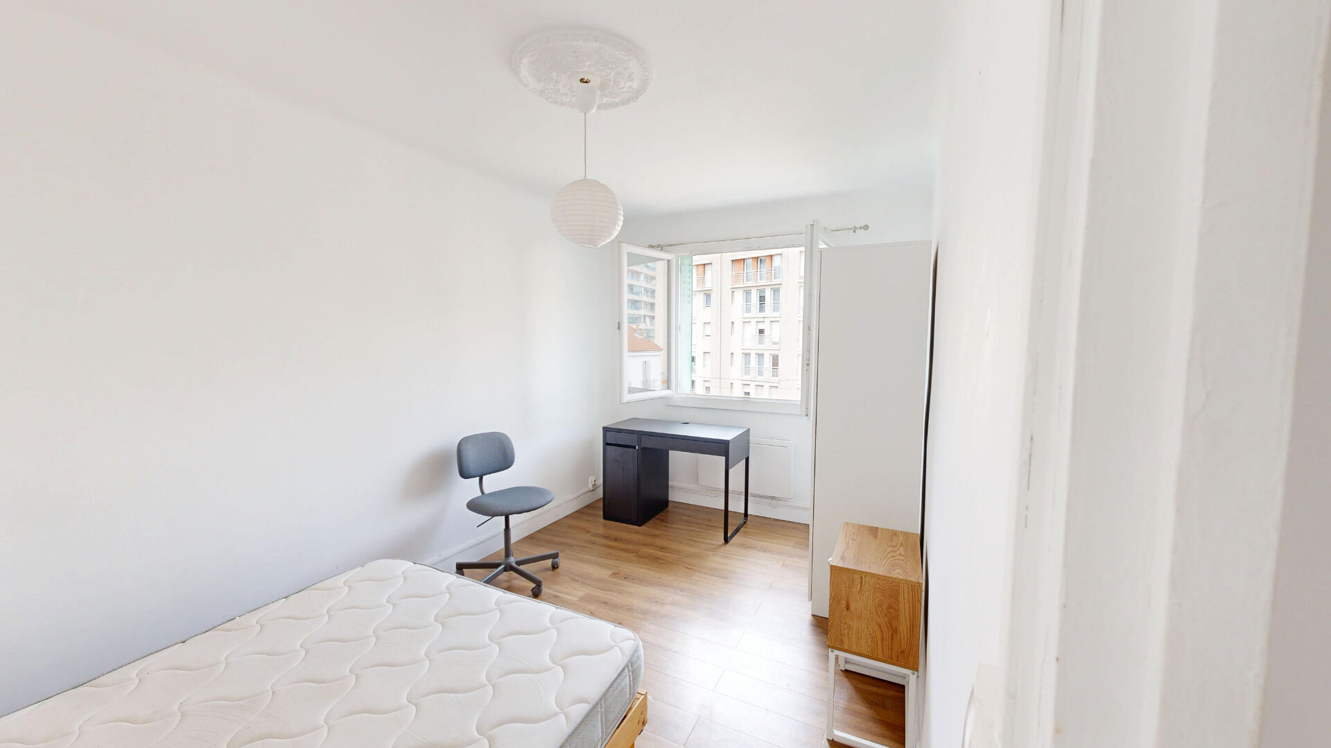 Photo Appartement à vendre - Marseille 13005 -SAINT PIERRE - rue Jean Martin - appartement 5 pièces de 80m²  - colloc - balcon image 6/6