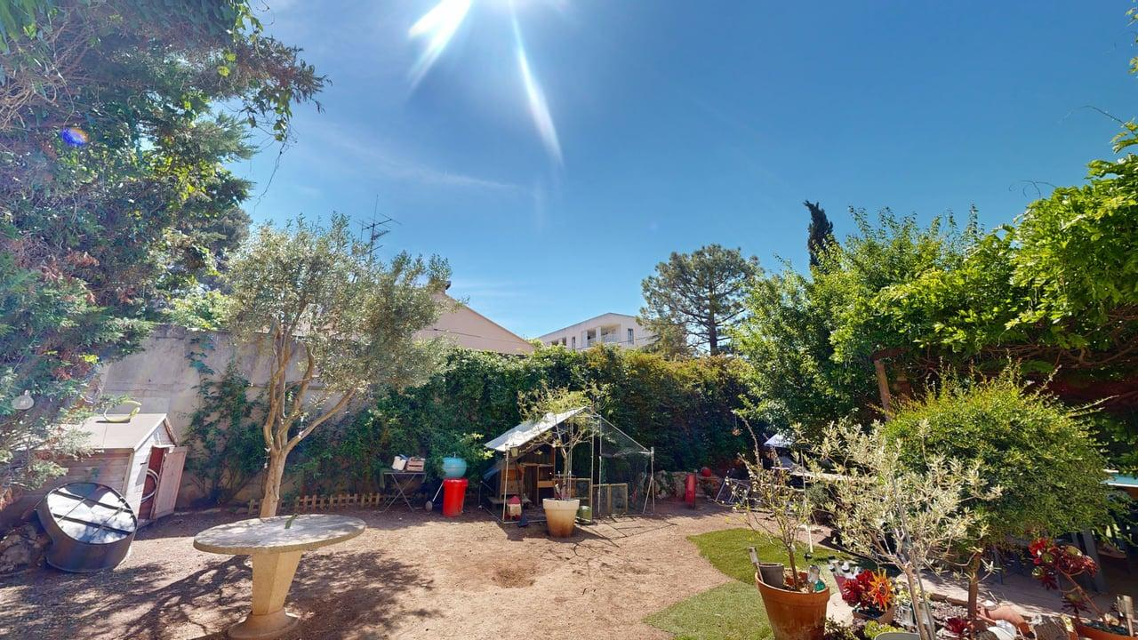 Maison à vendre - Marseille 13009 - avenue de la jarre- les castors phocéens - maison 4 pièces de - 81m² avec jardin et piscine - garage