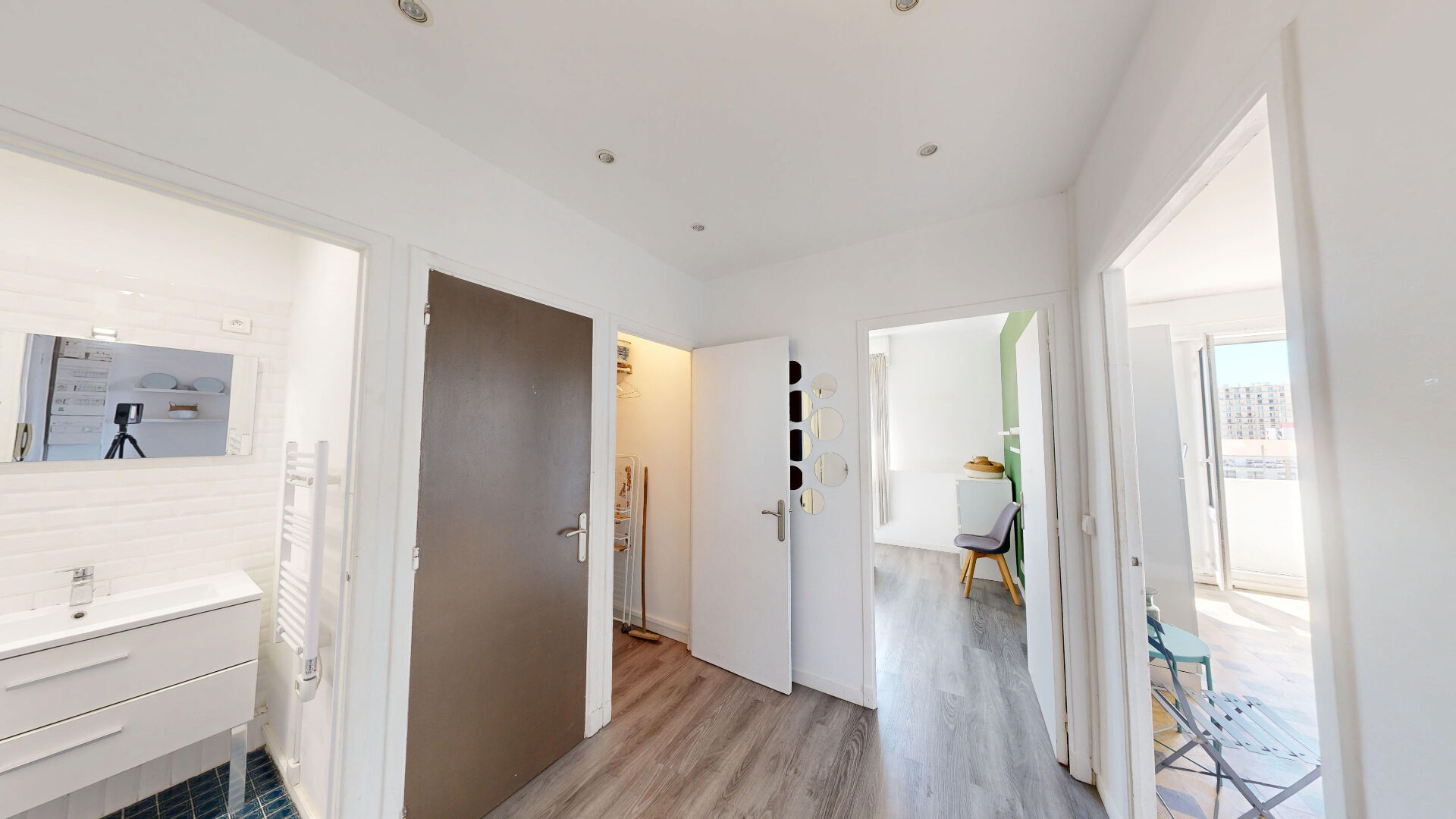 Photo Appartement à vendre - Marseille 13003 - rue honorat - appartement 2 pièces de - 45m² avec balcon et loggia image 2/6