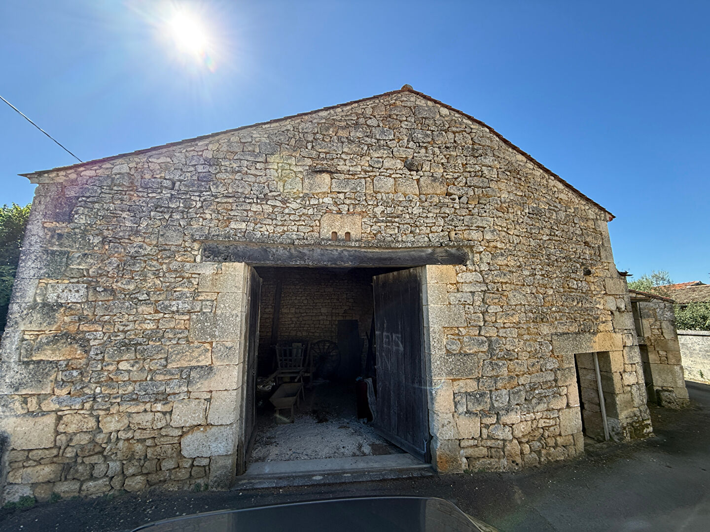 Photo Ensemble de trois granges 250 m2 Soyaux image 6/6