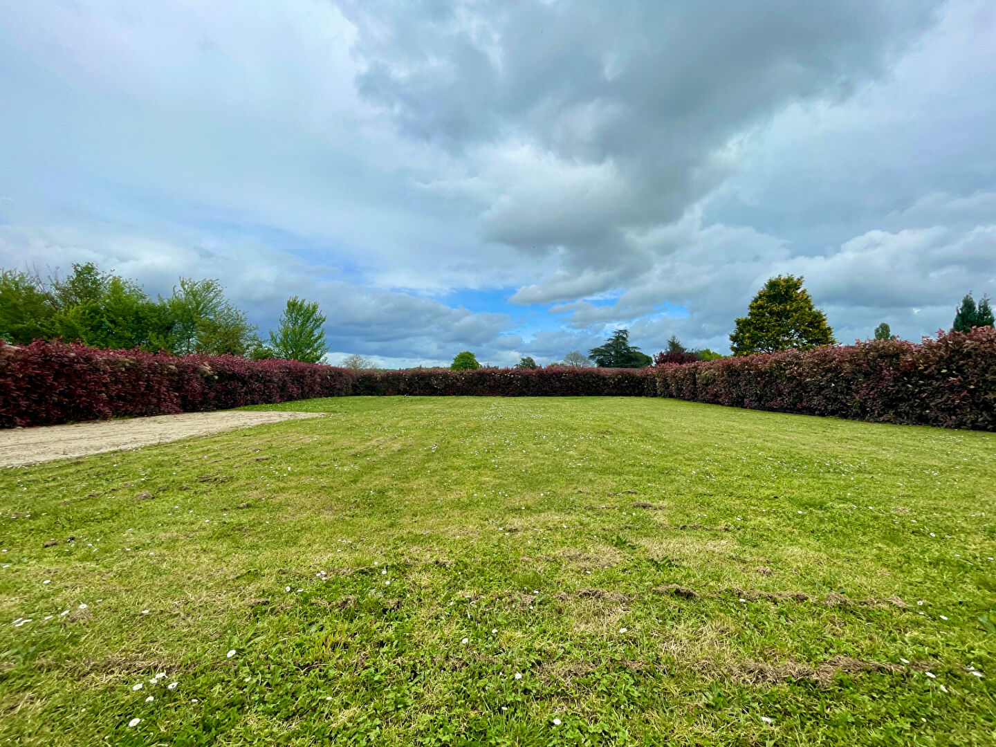 Photo Terrain Balzac 849 m2 image 1/3