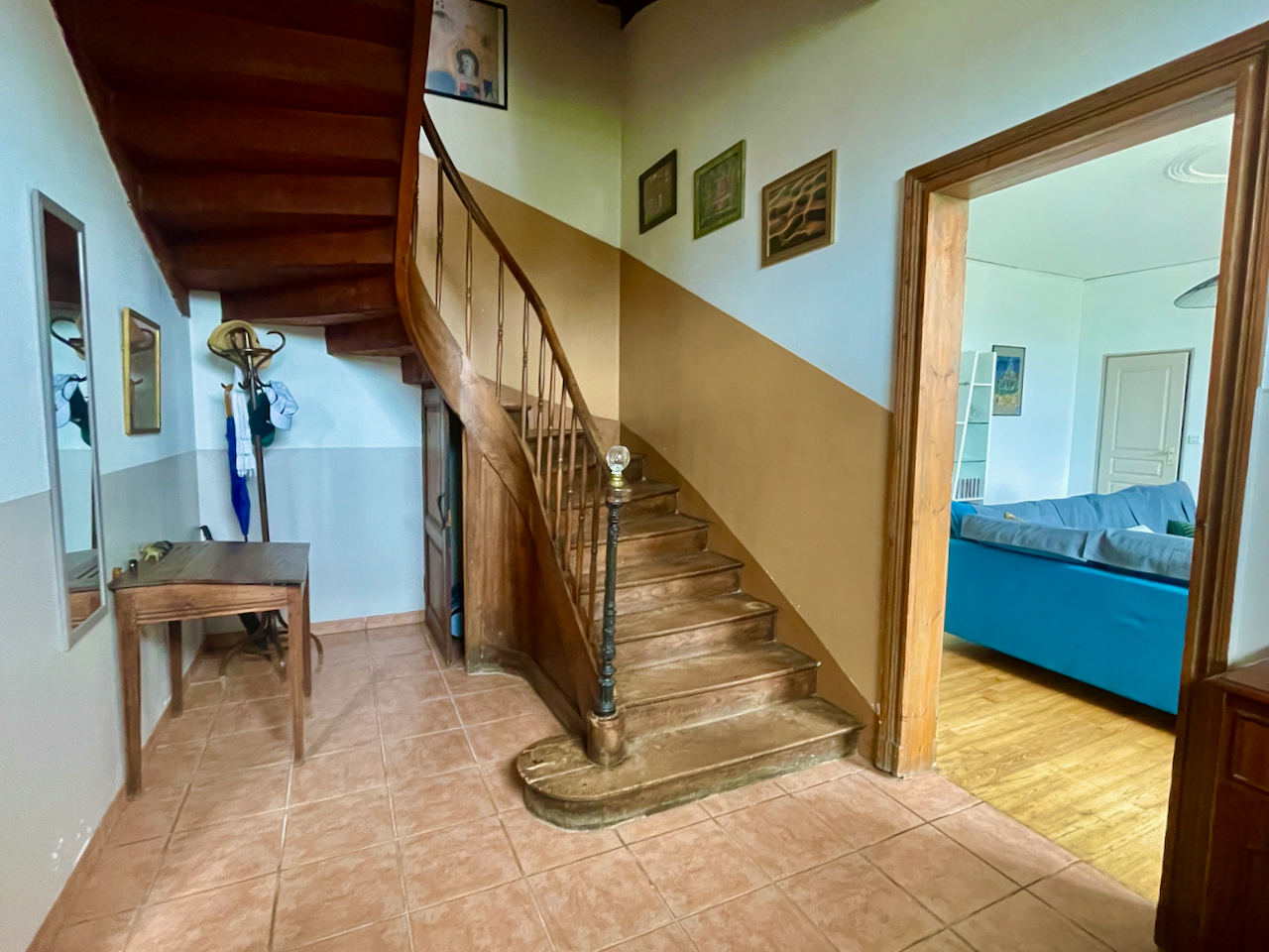 Photo Belle Charentaise avec piscine et dépendances à rénover. image 2/6