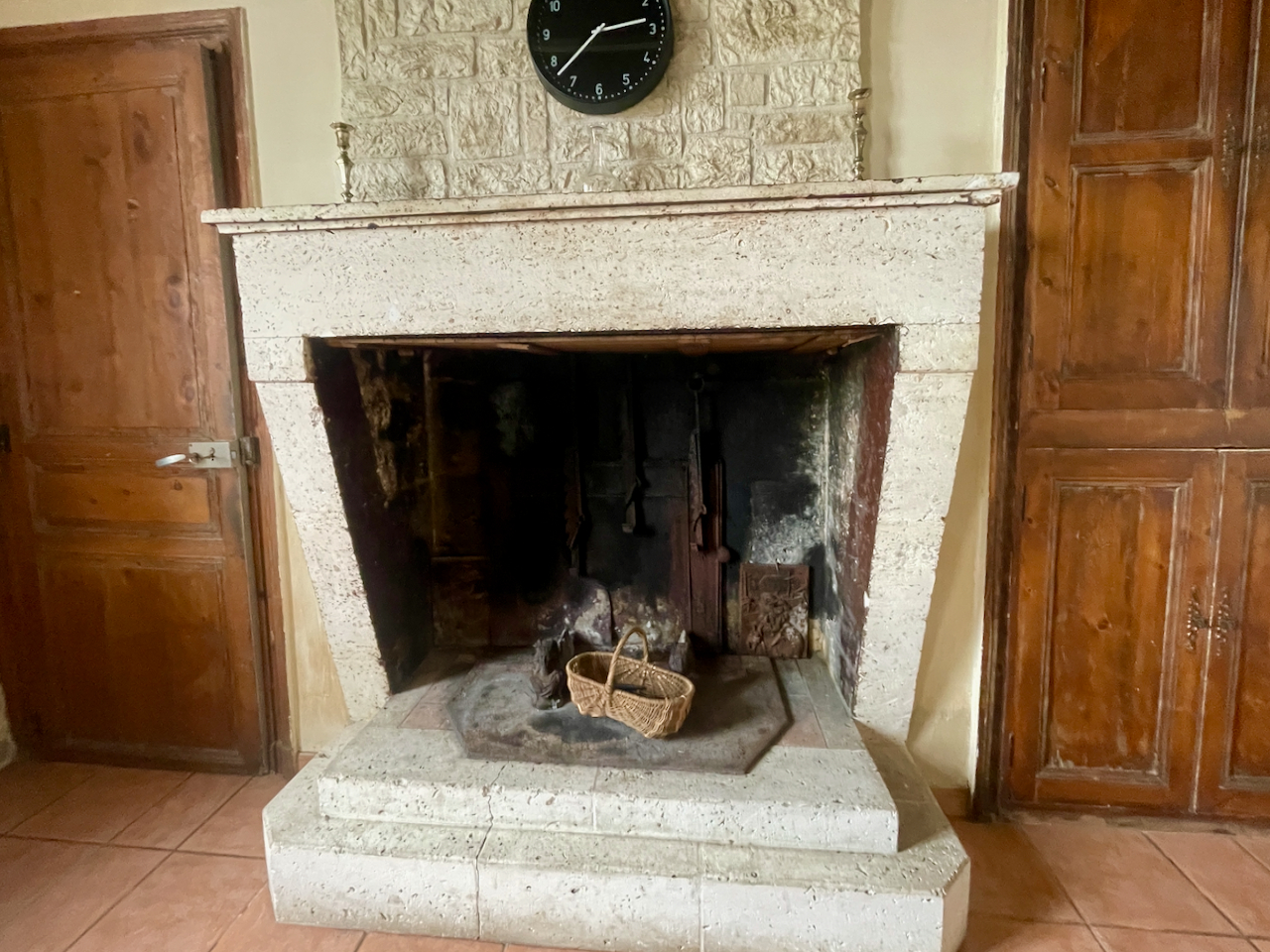 Photo Belle Charentaise avec piscine et dépendances à rénover. image 6/6