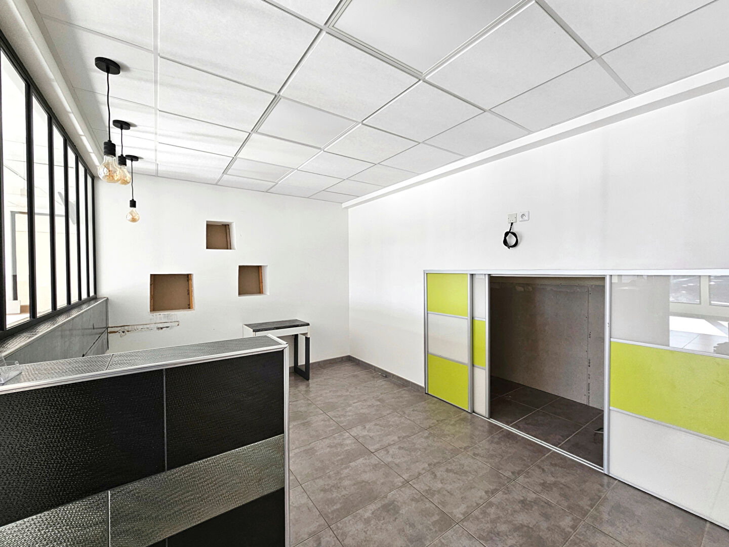 Photo LocaL Soyaux 230 m2 image 4/6