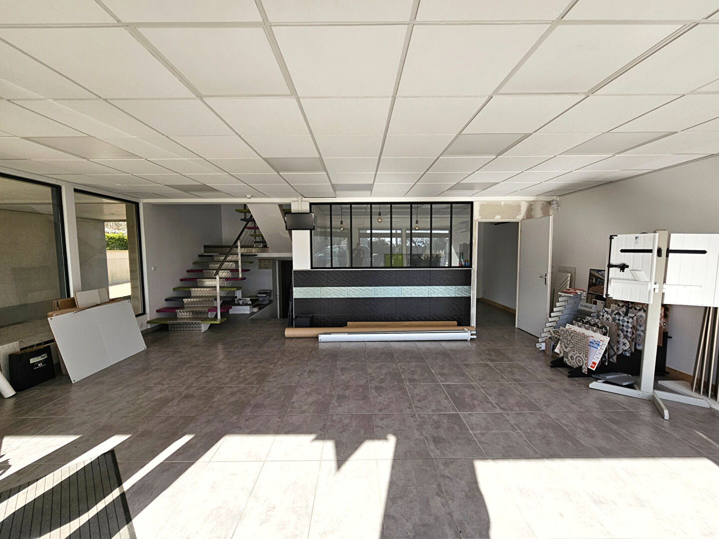 Photo LocaL Soyaux 230 m2 image 5/6