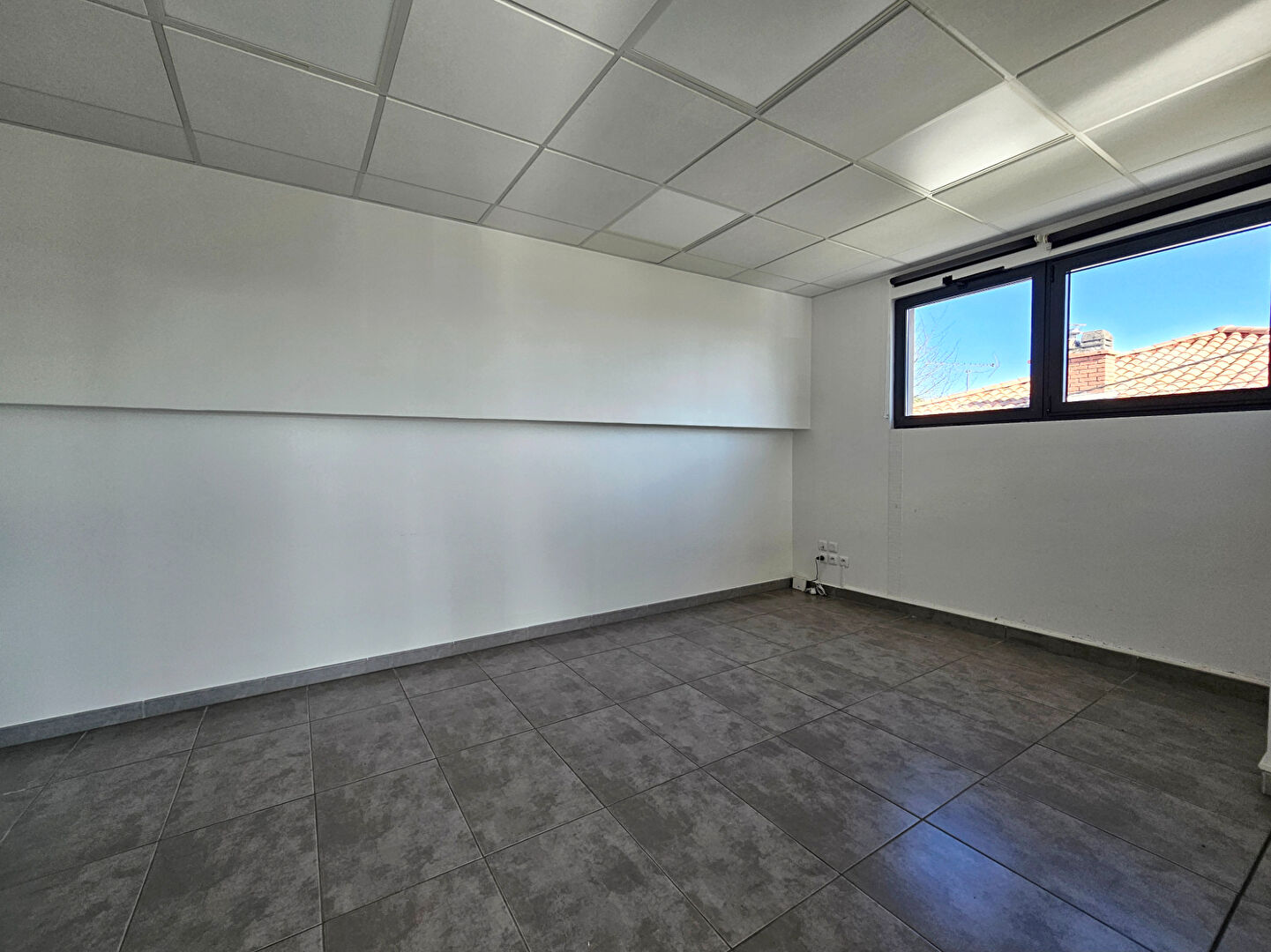 Photo LocaL Soyaux 230 m2 image 6/6