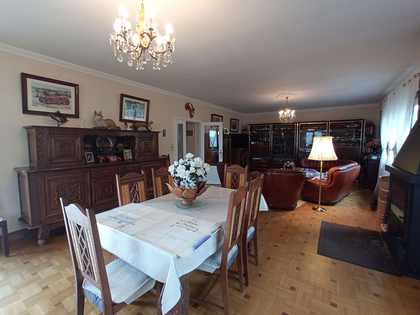 Photo Maison 8 pièces - 4 Chambres proche commerces et services image 3/6