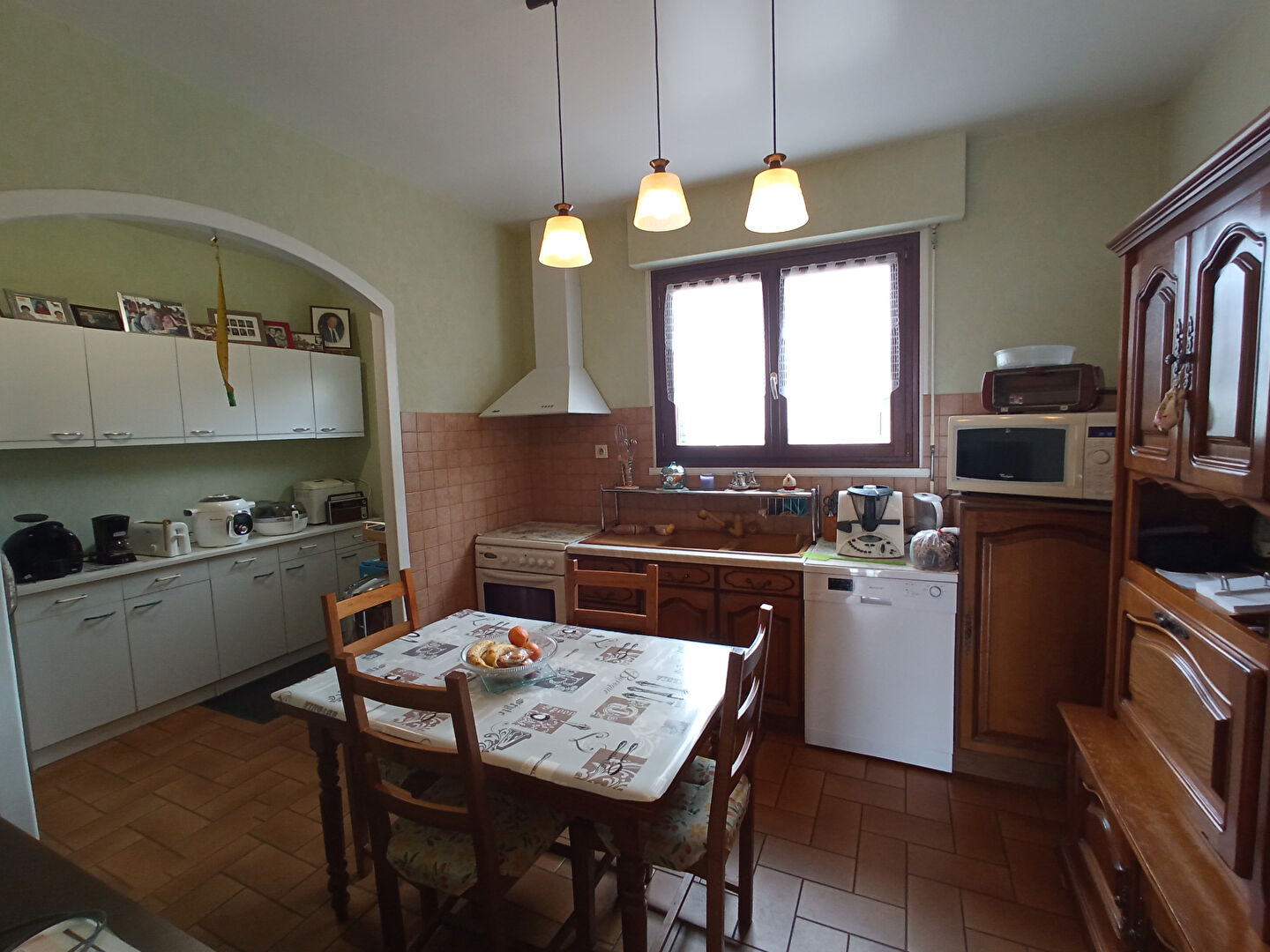 Photo Maison 8 pièces - 4 Chambres proche commerces et services image 4/6