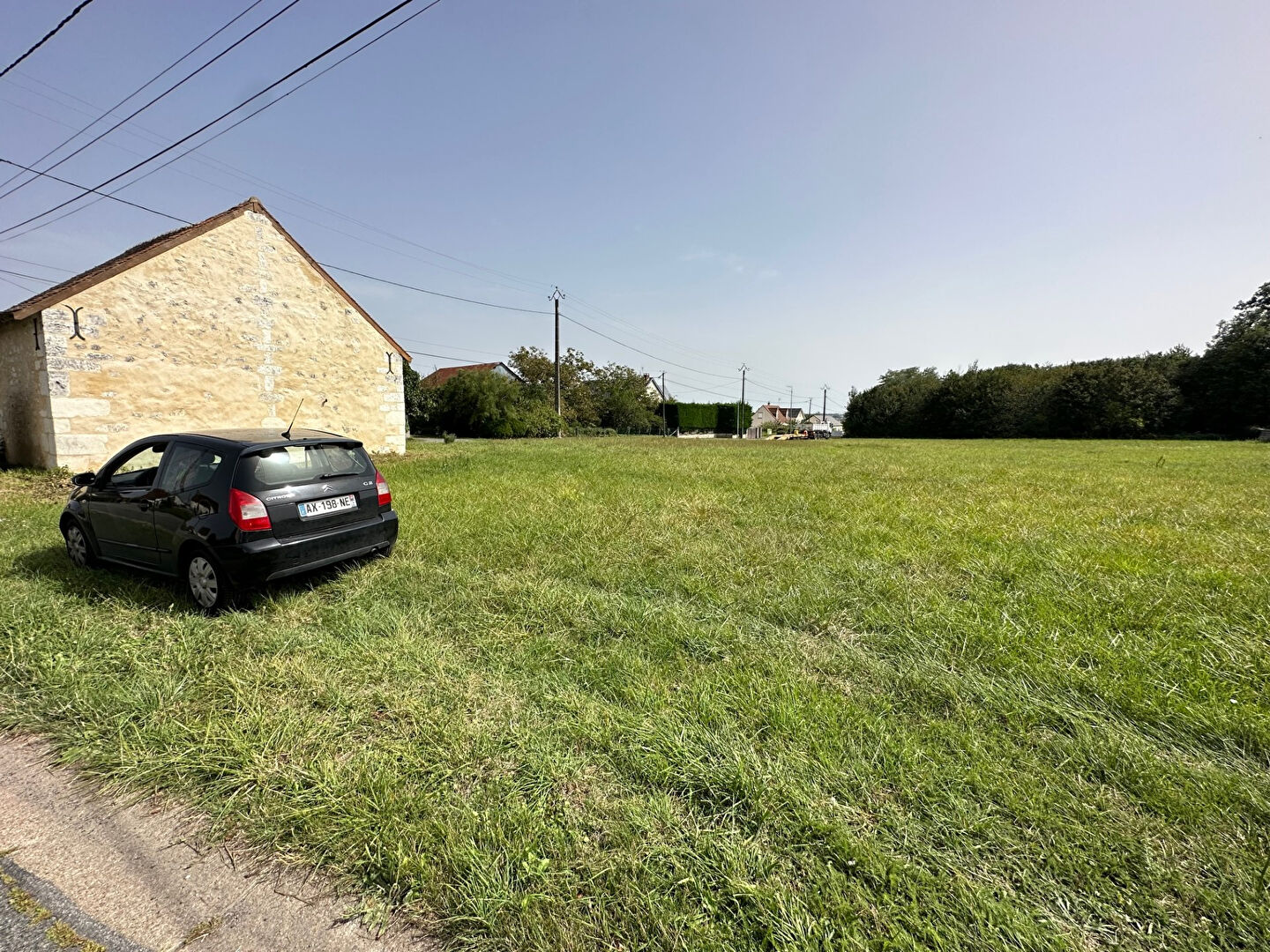 Photo Rare!! Terrain viabilisé Naveil 1100 m2 image 2/2