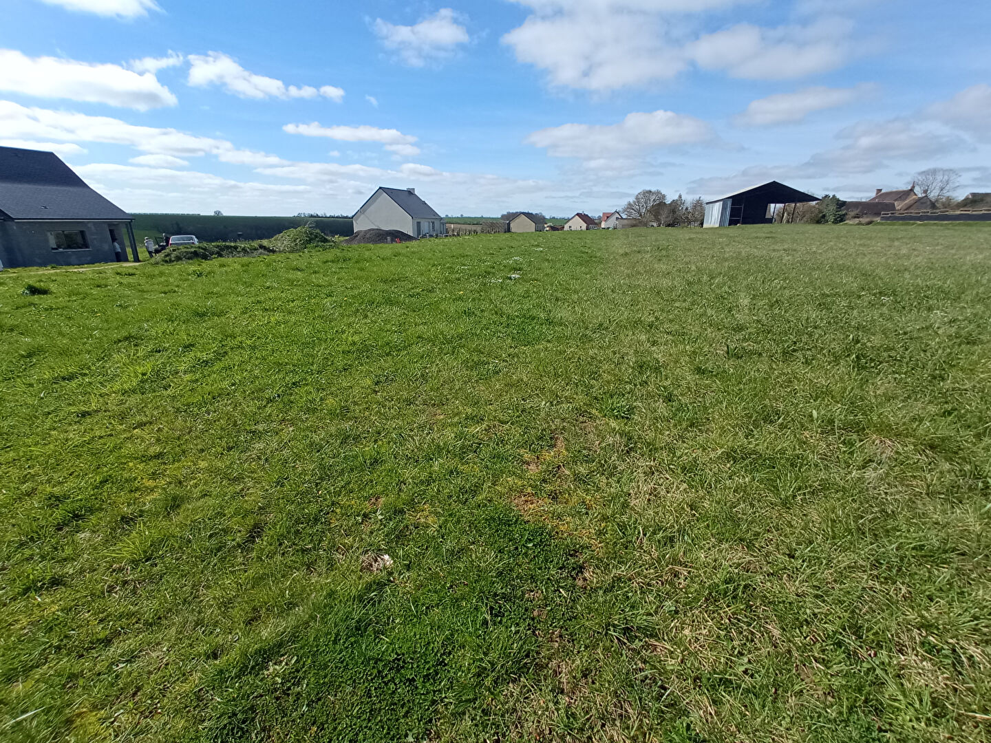 Photo Rare - Terrain à bâtir 770 m2 - Viabilisé image 2/5