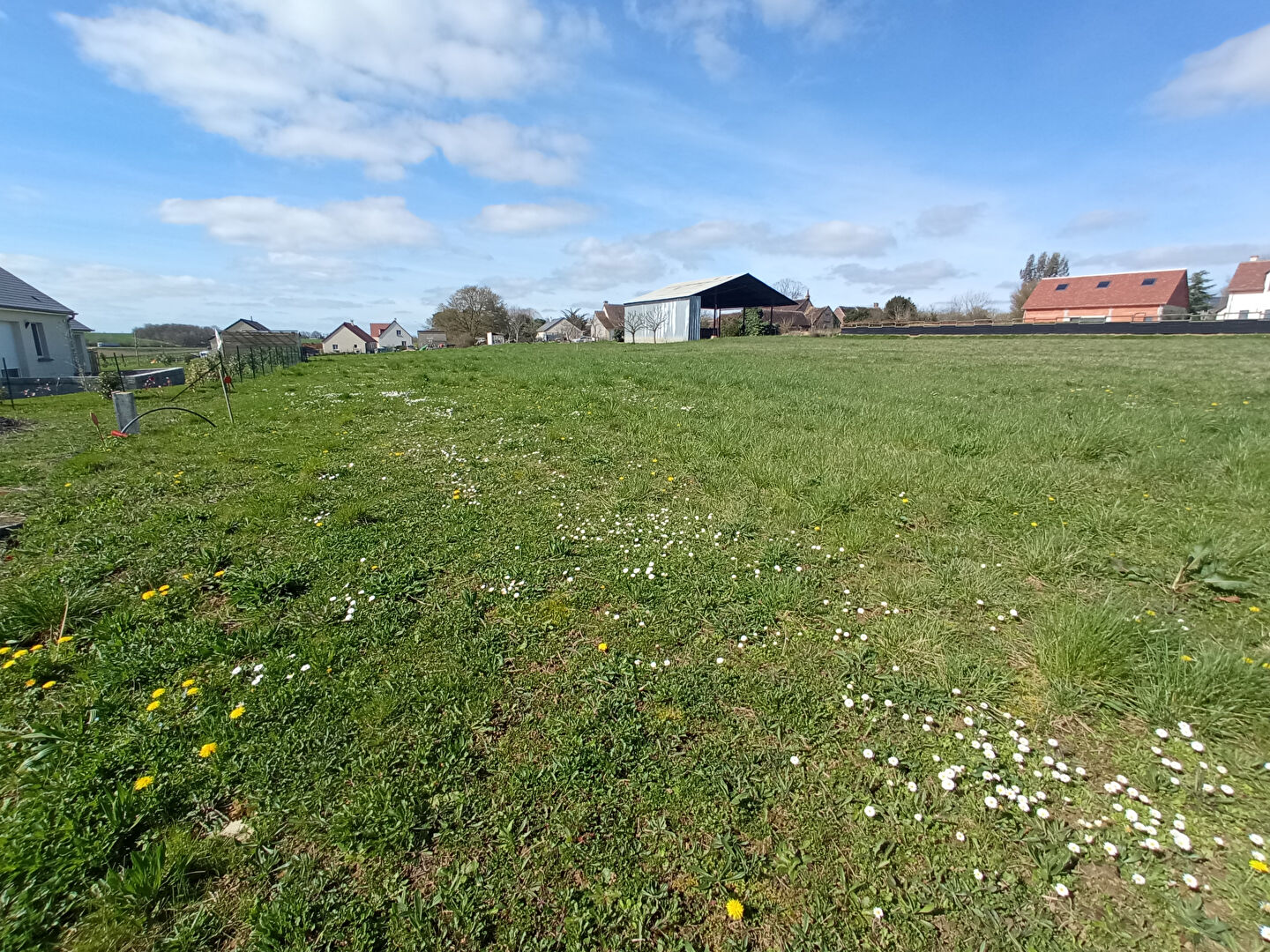 Photo Rare - Terrain à bâtir 836 m2 - Viabilisé image 2/4