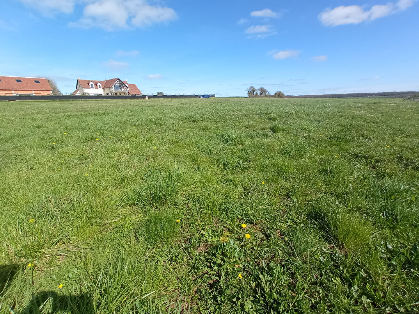 Photo Rare - Terrain à bâtir 836 m2 - Viabilisé image 3/4