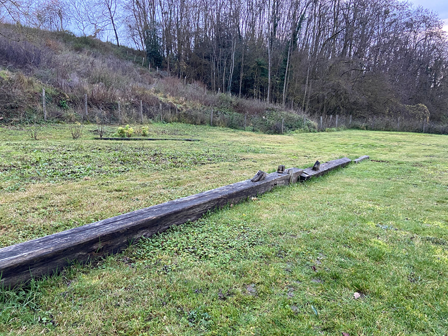 Photo Beau terrain à bâtir sur Naveil d'environ 1600 m2 image 2/3