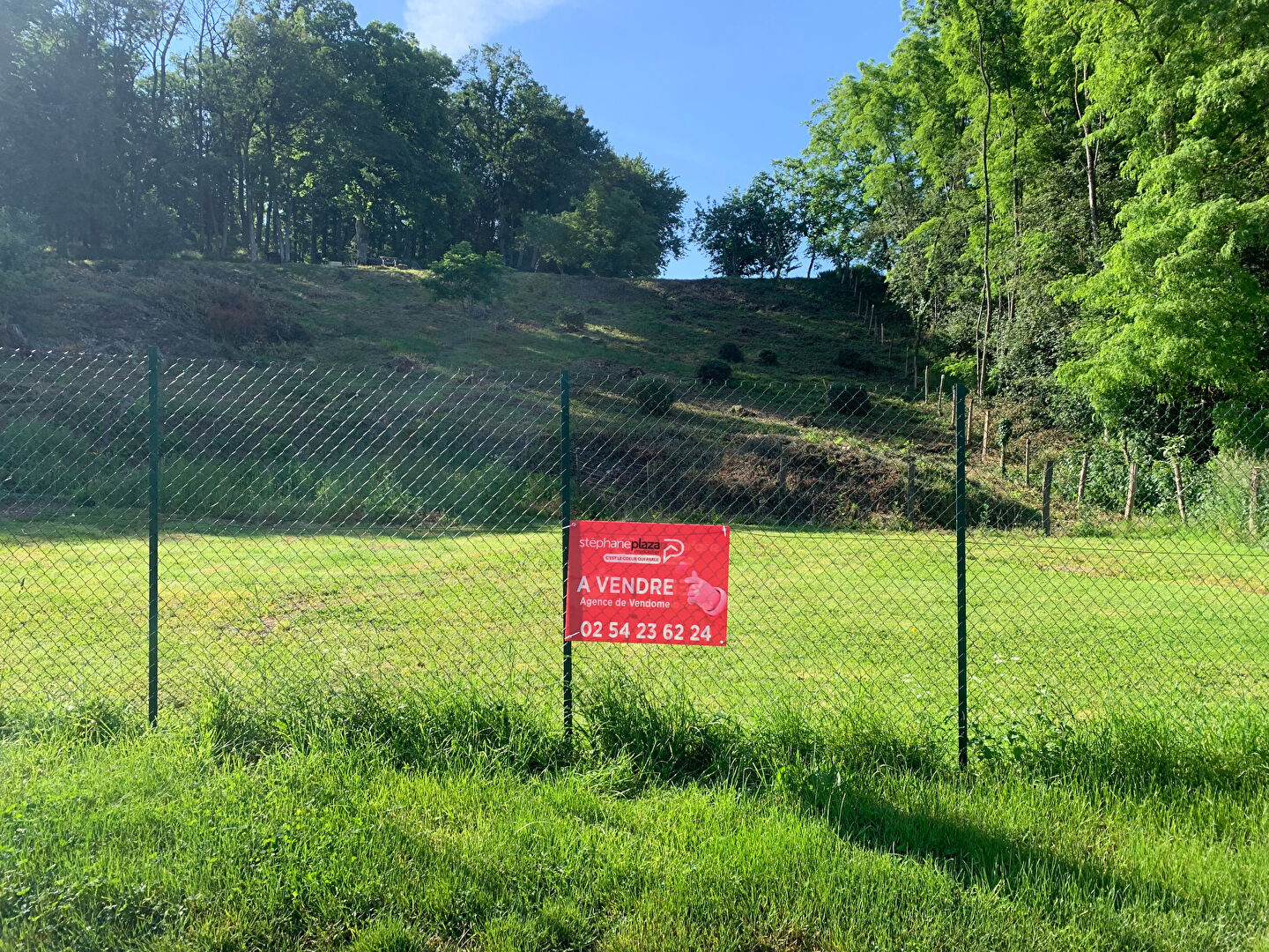 Photo Beau terrain à bâtir sur Naveil de 1117 m2 image 4/5