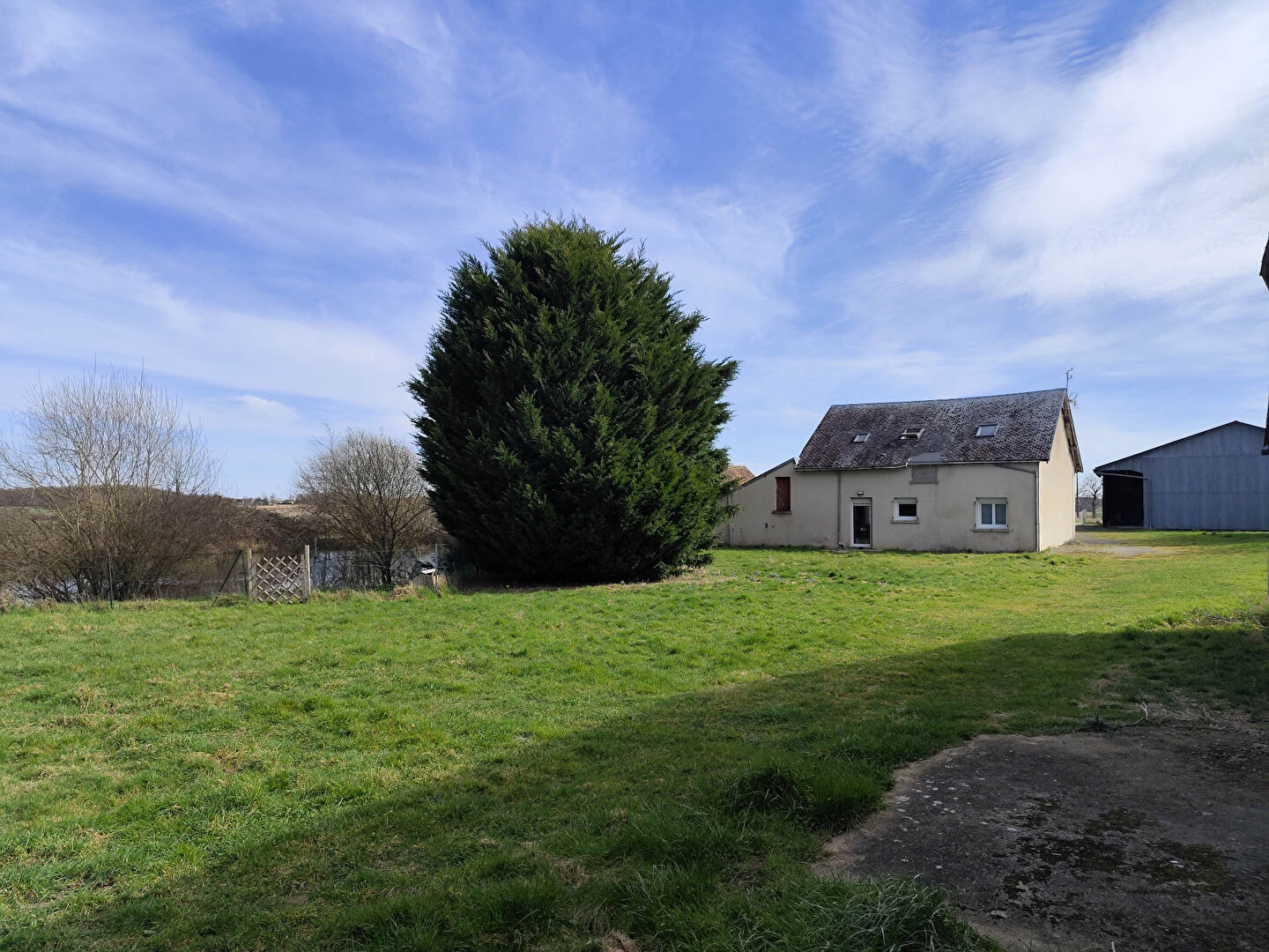 Photo Belle propriété dans Vendôme avec grange, mare sur 7984 m².. image 1/6