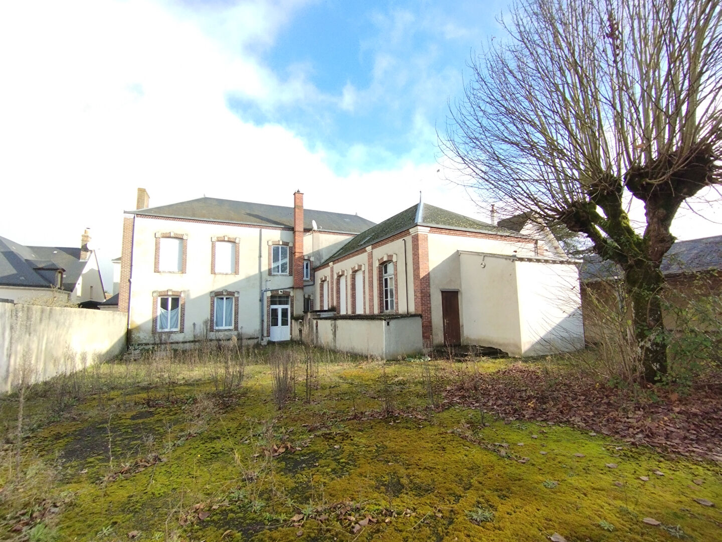 Maison Cloyes Les Trois Rivieres 10 pièce(s) 630 m2