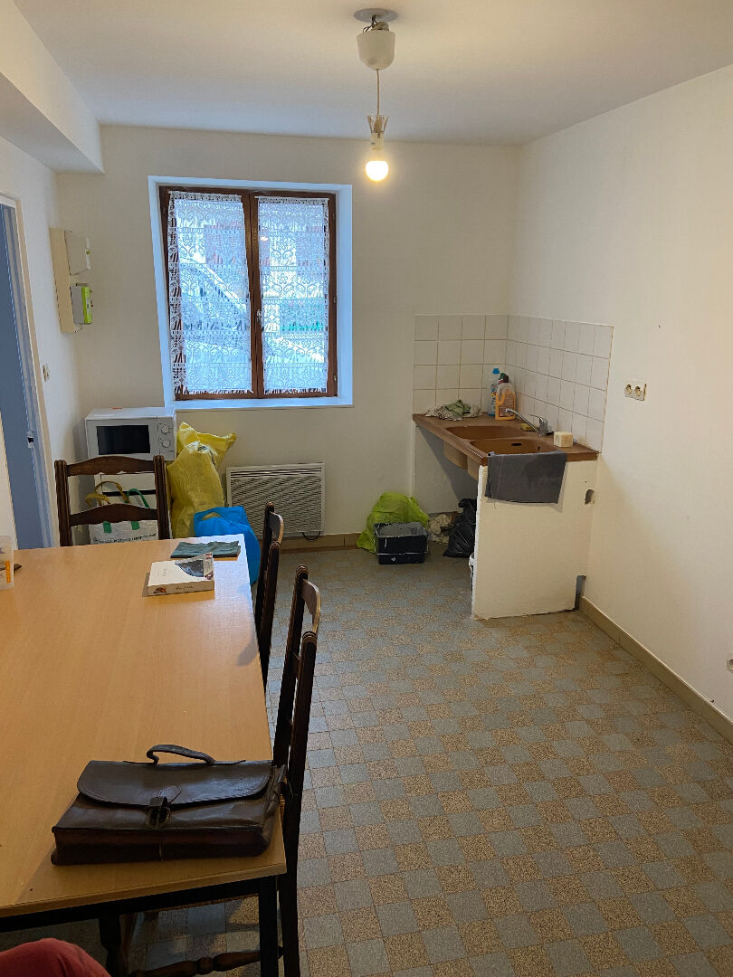 Photo Petite maison ancienne à Saint Amand proche des commodités.. image 6/6