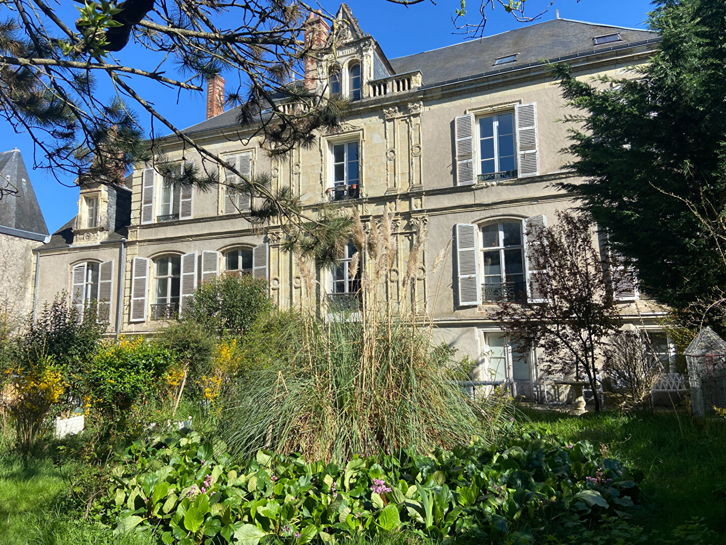 Exceptionnelle et unique Demeure du XIX ème siècle centre hyper centre Vendôme..