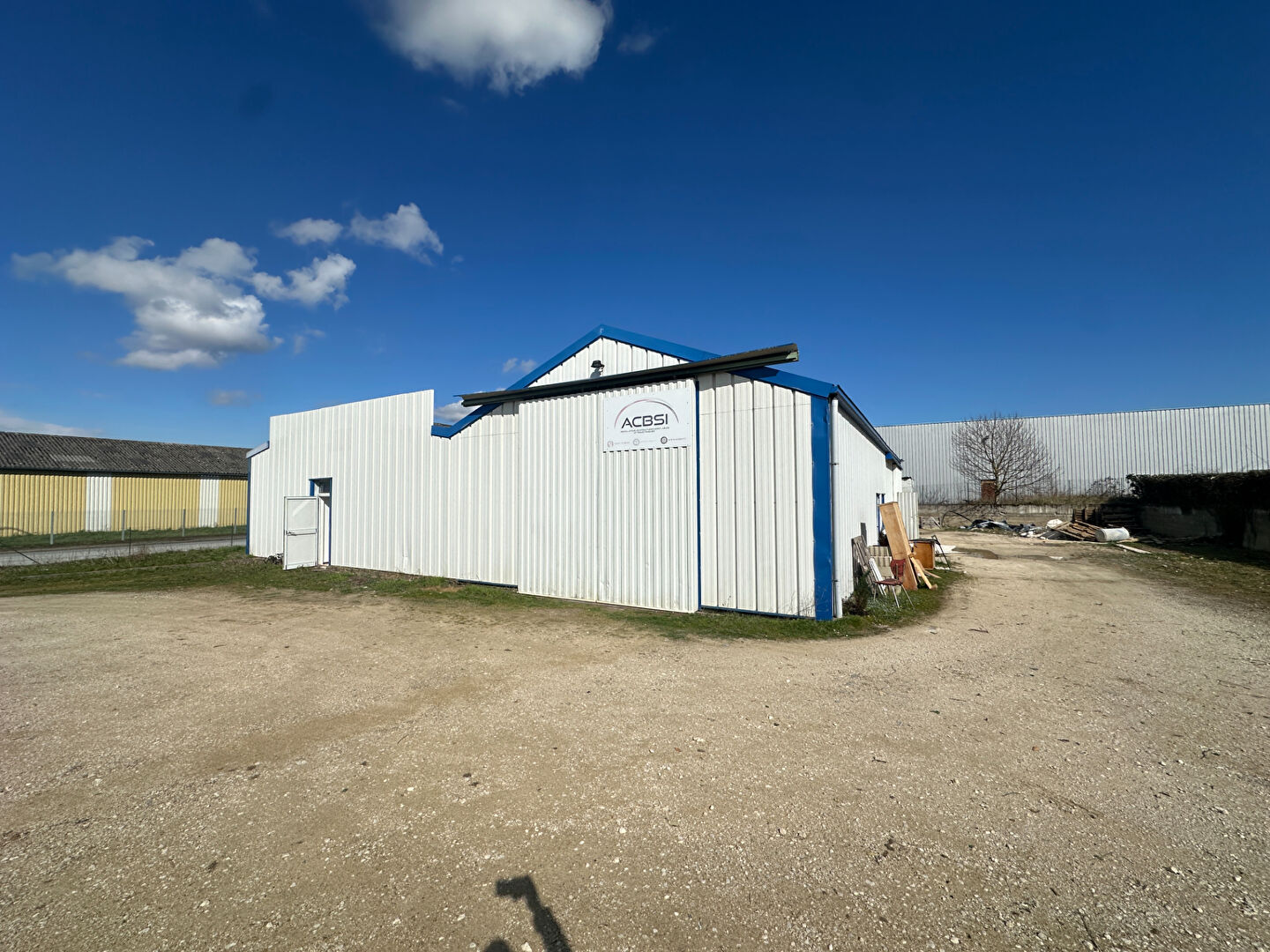 Photo Local commercial Naveil 7 pièces 360 m2 divisé en 3 locaux image 2/6