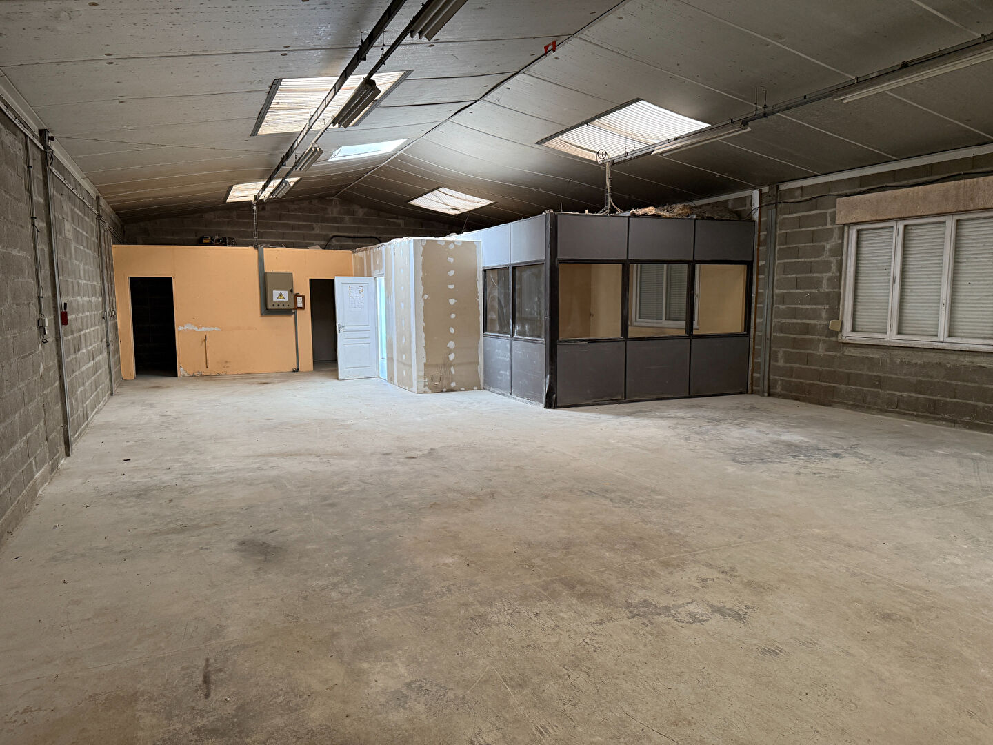 Photo Local commercial Naveil 7 pièces 360 m2 divisé en 3 locaux image 4/6