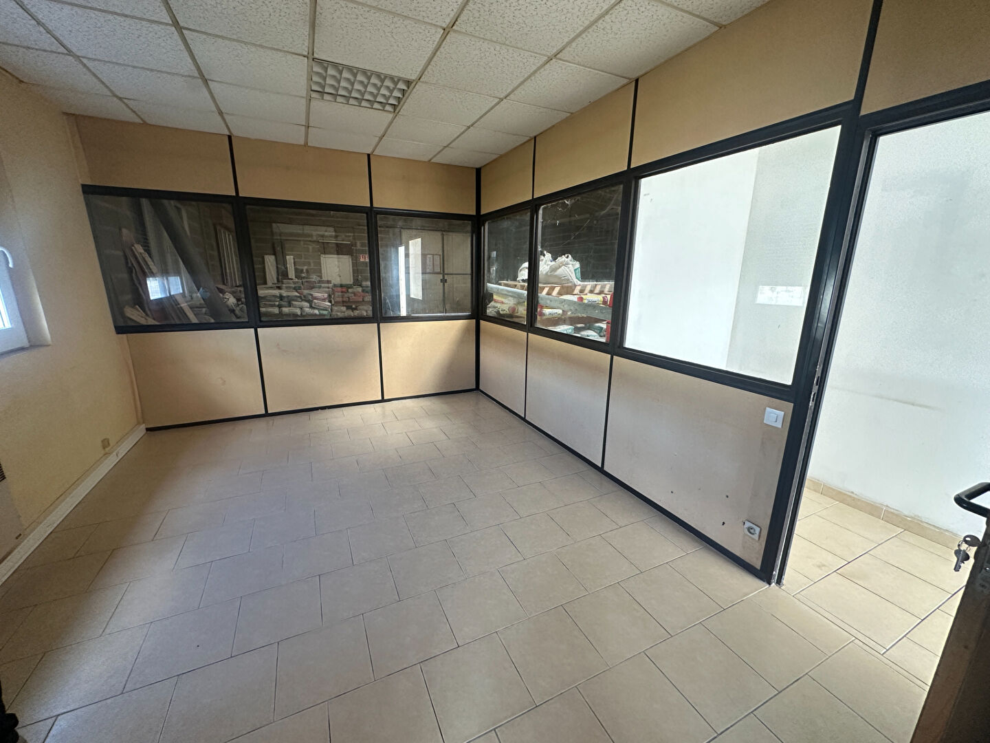 Photo Locaux Commerciaux à louer, Naveil image 3/6