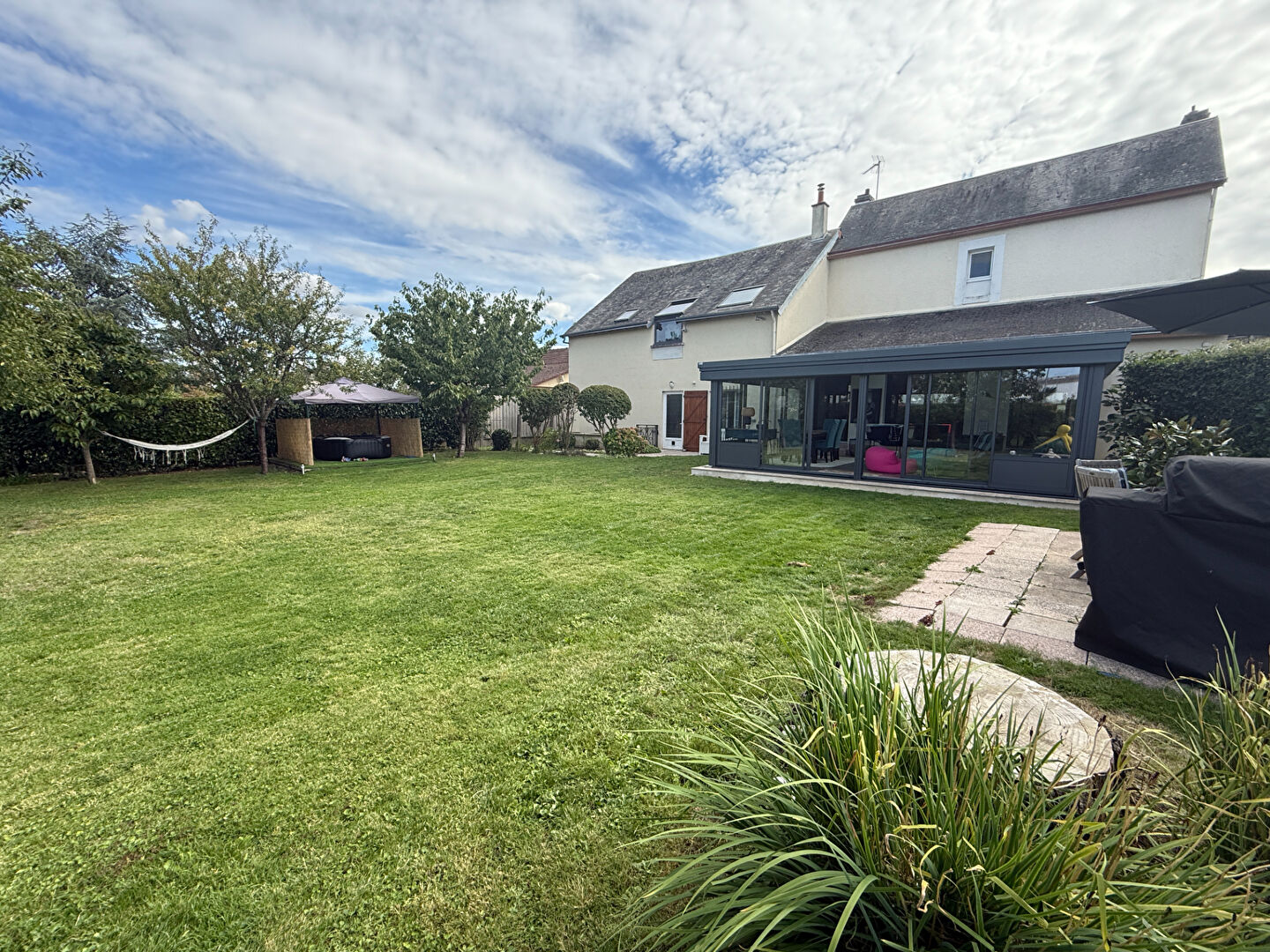 Photo Rare!! Maison bourgeoise située à Saint Ouen image 1/6