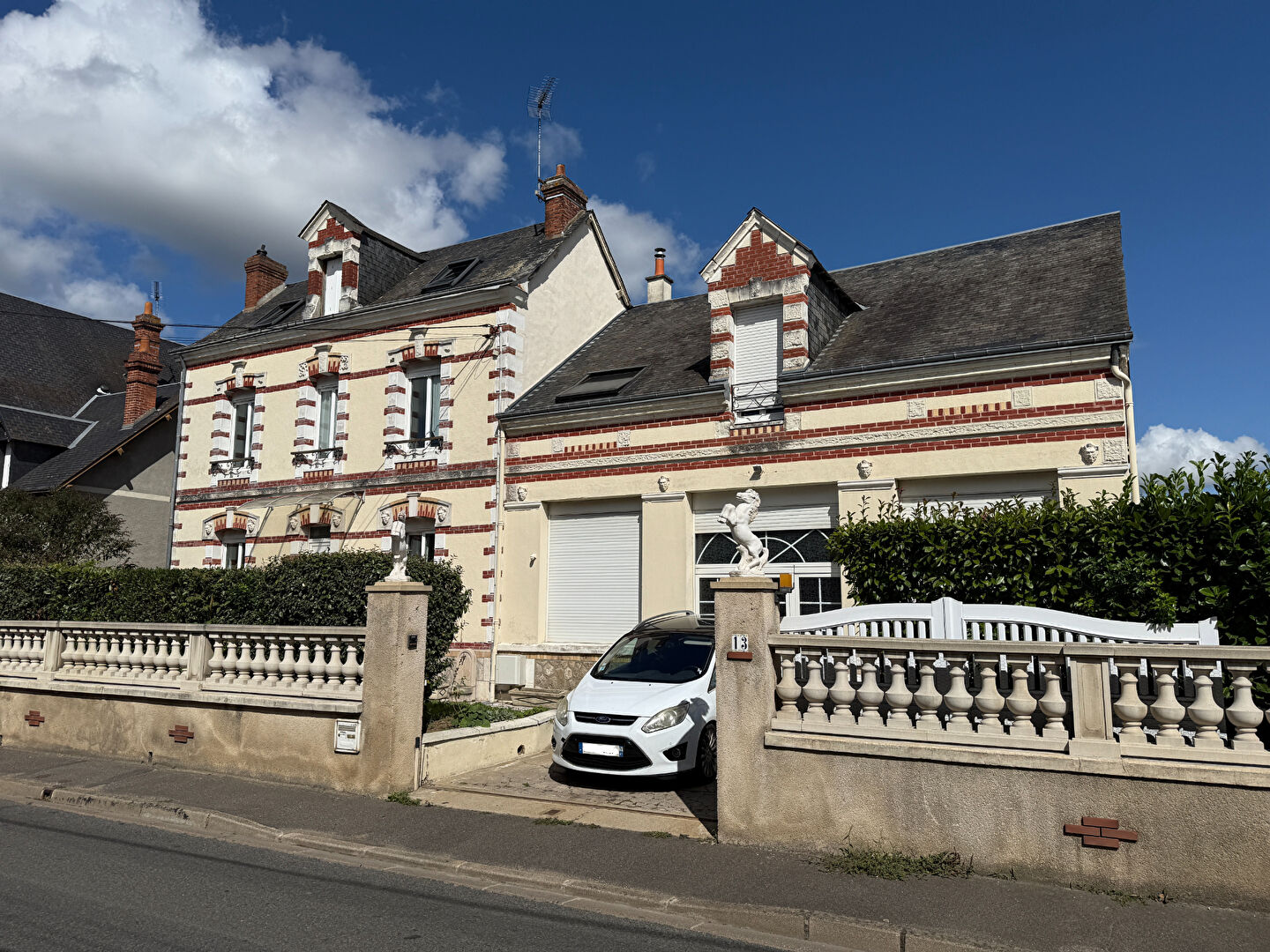 Photo Rare!! Maison bourgeoise située à Saint Ouen image 2/6