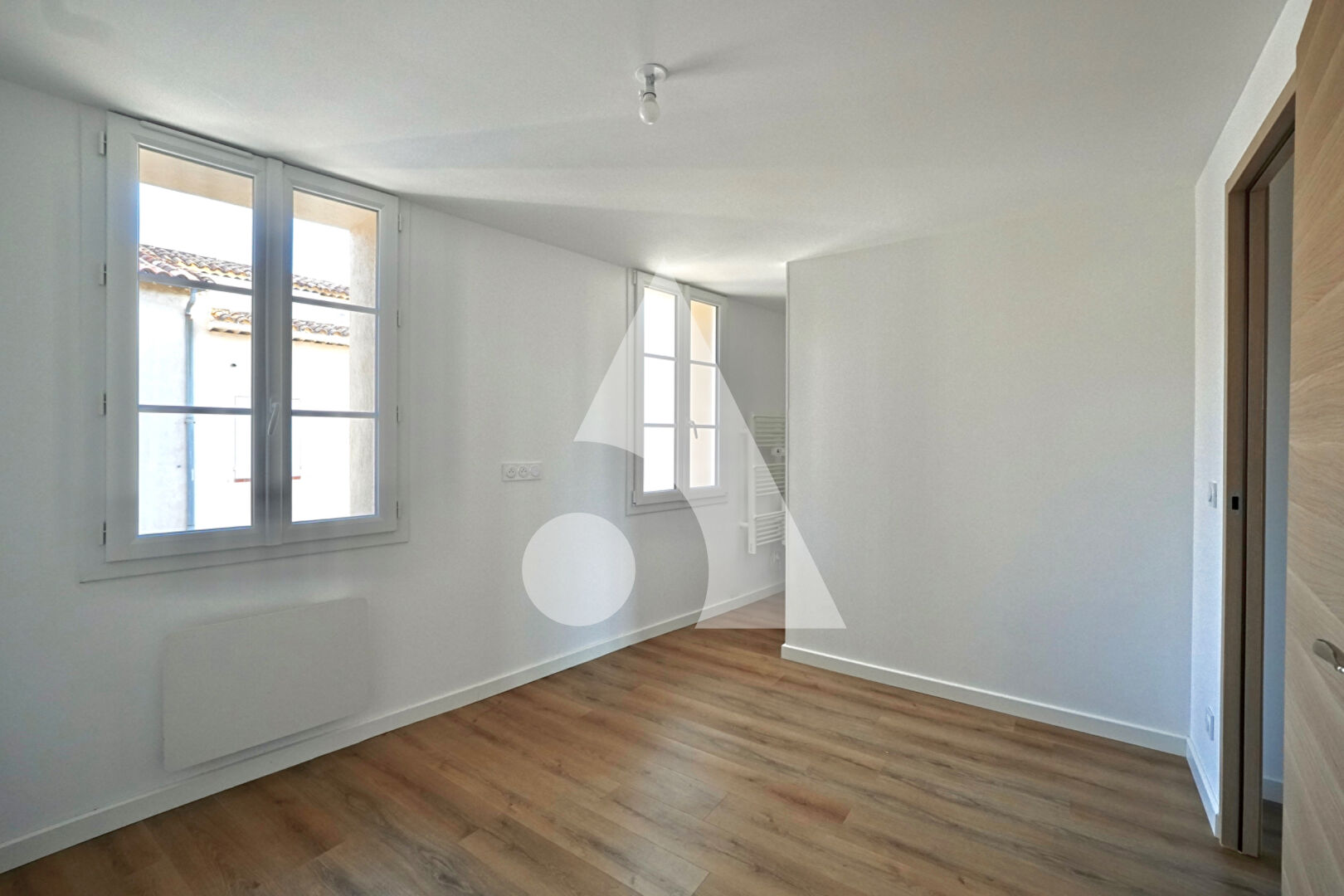 Photo Appartement Duplex Fuveau T4 101 m2 sur la place du village / vue Sainte-Victoire image 5/6