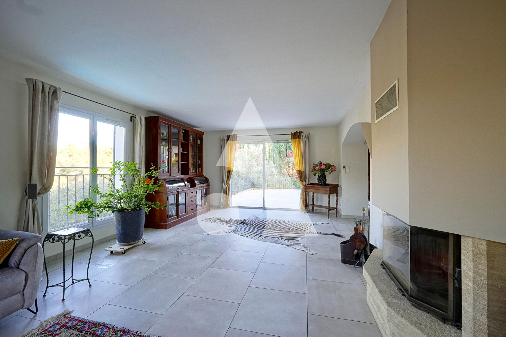 Photo Chateauneuf Le Rouge, Villa 7 pièces avec piscine et vue dégagée. image 5/6