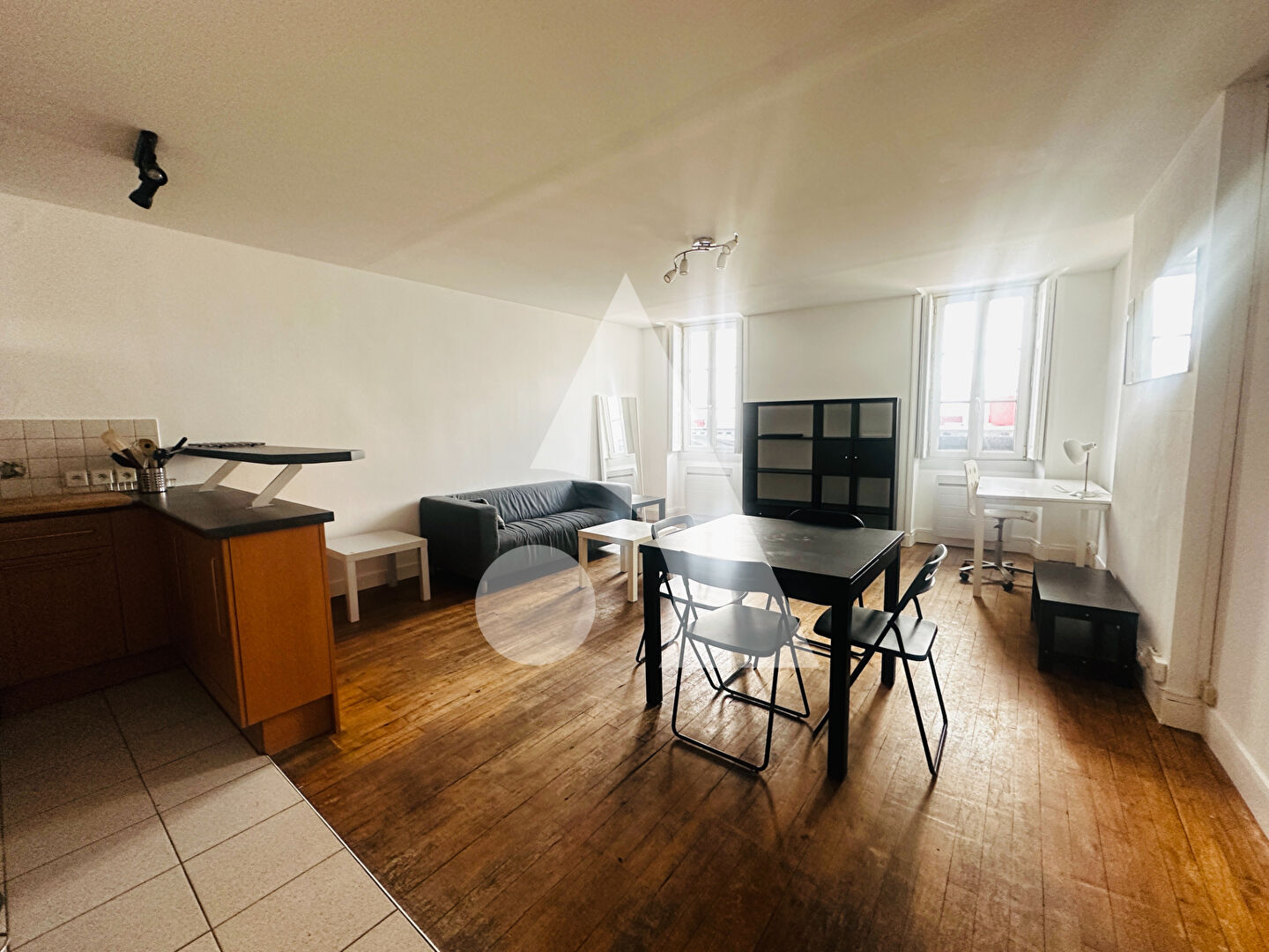 Photo NANTES - HYPERCENTRE // T3 MEUBLÉ (Colocation acceptée) image 2/6