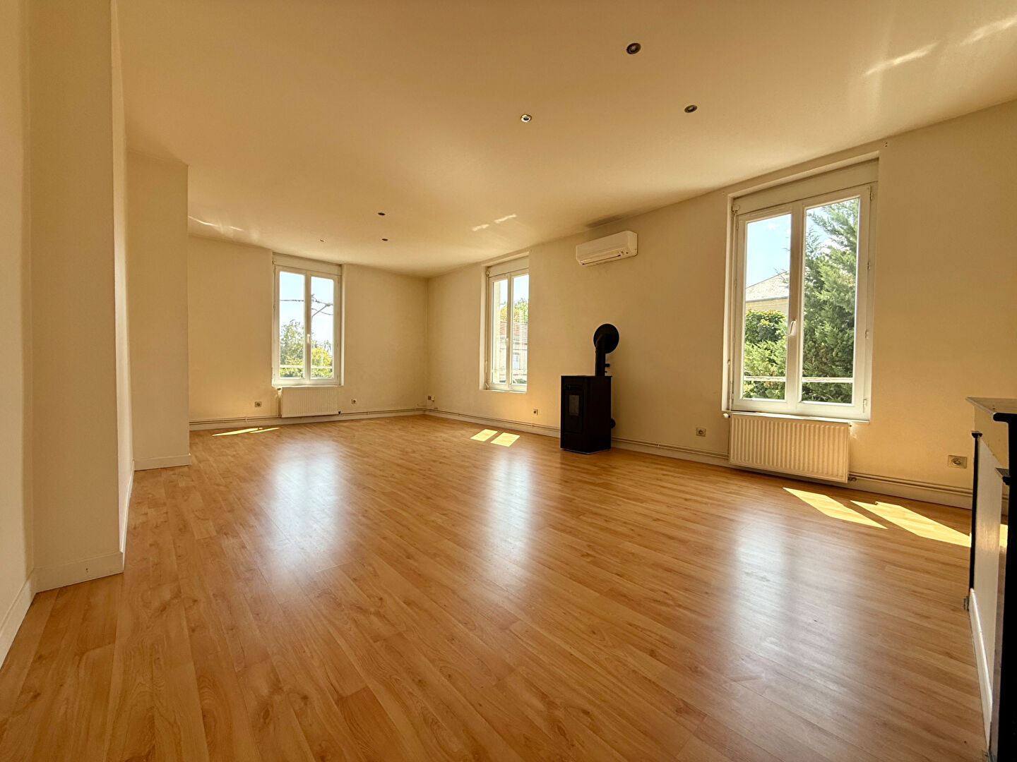Agence immobilière de 
 Stéphane Plaza Immobilier Montlucon - Stéphane Plaza Immobilier Montluçon 
