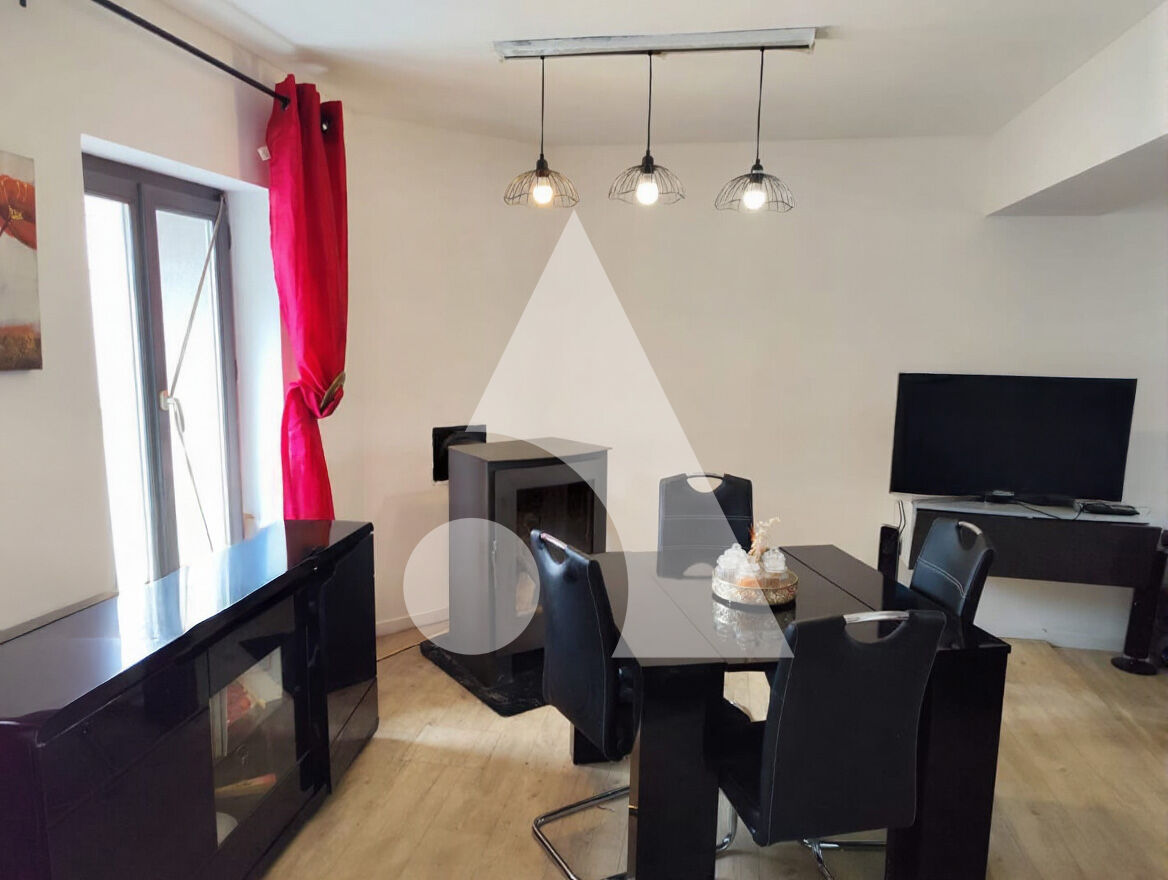 Photo Ensemble Immobilier rénové entièrement image 1/6