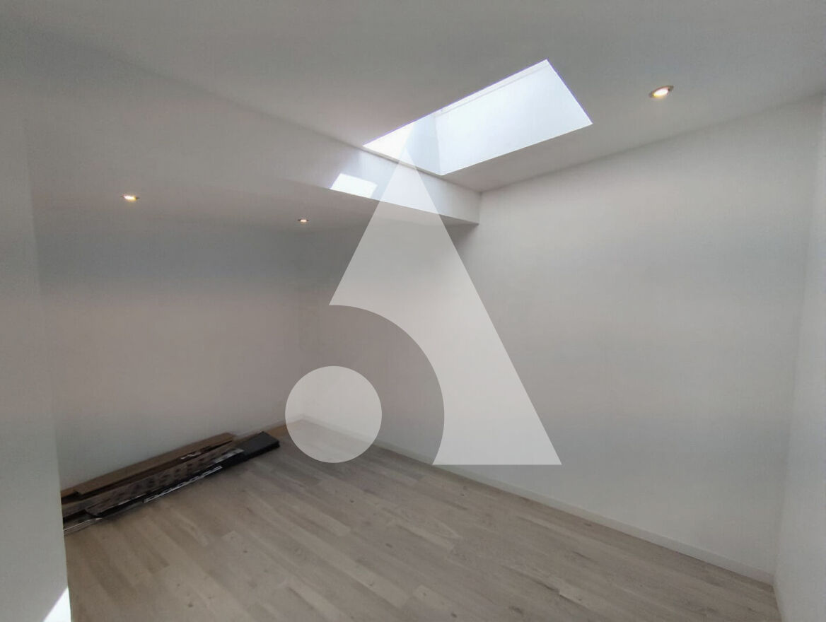 Photo Ensemble Immobilier rénové entièrement image 2/6