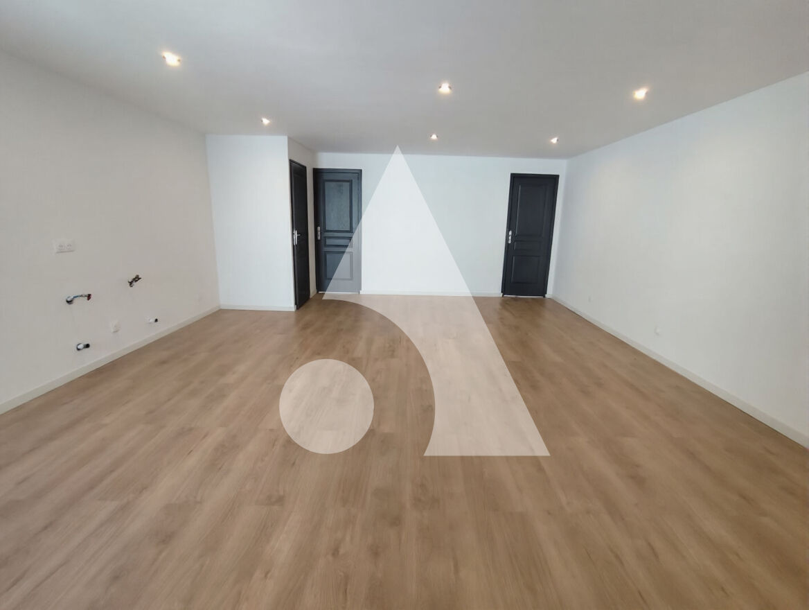 Photo Ensemble Immobilier rénové entièrement image 4/6