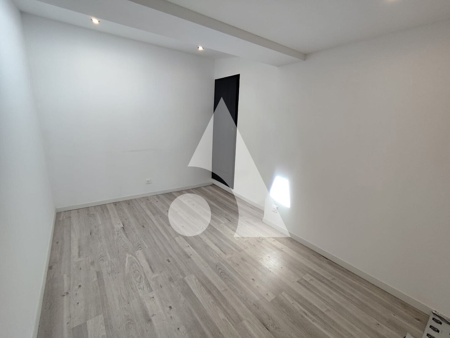 Photo Ensemble Immobilier rénové entièrement image 6/6