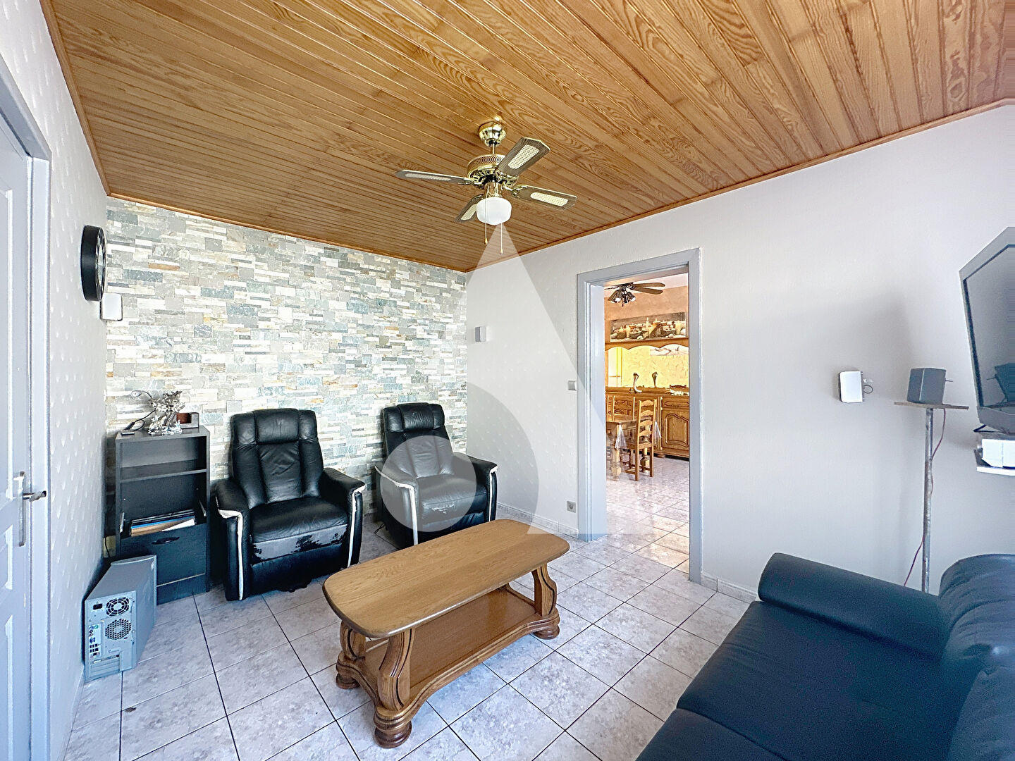 Photo Maison semi-individuelle 4 chambres, Garage image 2/6