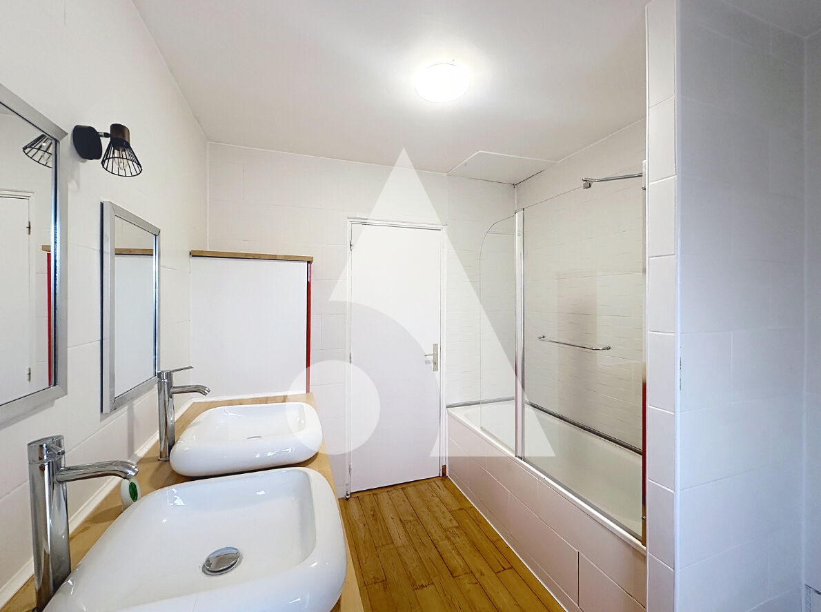 Photo Appartement de 83m2 en hyper-centre avec 1 place de parking couverte image 4/6