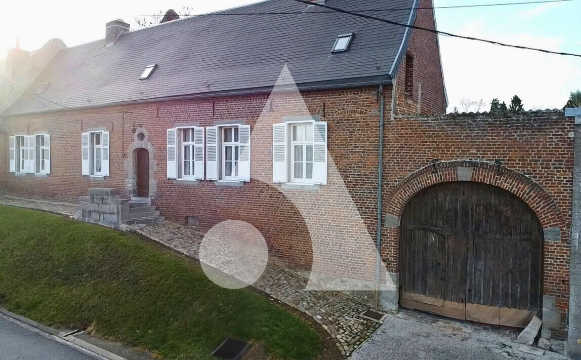 Ferme au carré du XVIIIème siècle au coeur de Sebourg