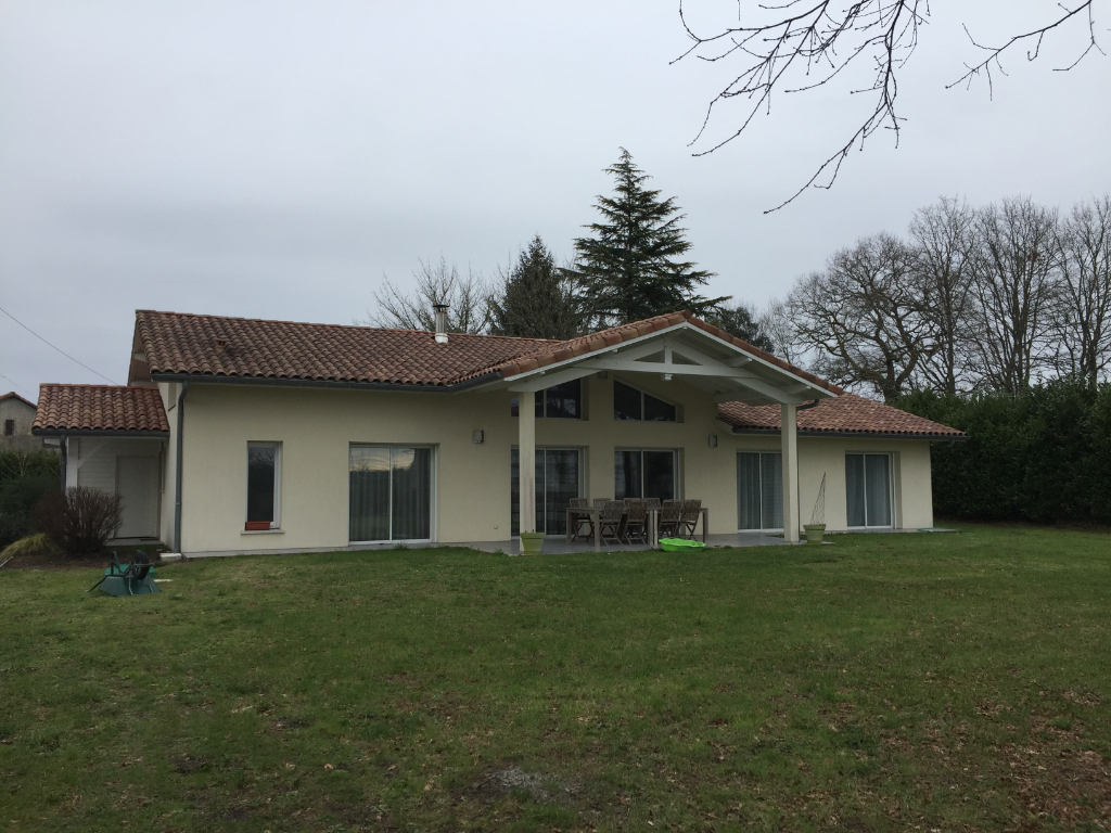 Maison d'environ 158 m2 à vendre à HERM (40990).