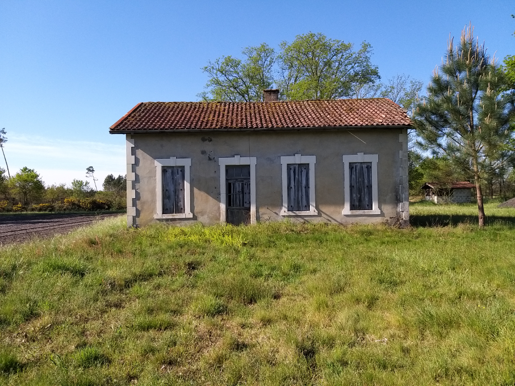 Maison à vendre avec grand terrain à RION DES LANDES (40370)