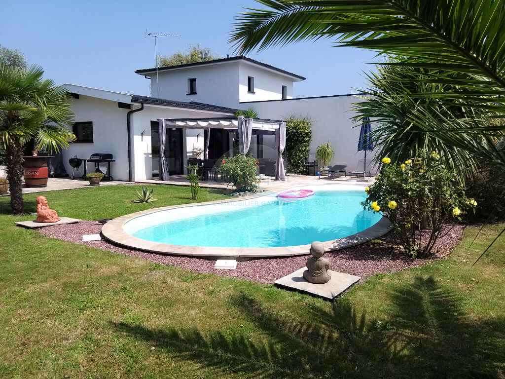 Belle maison d'architecte  ( 40465 ).