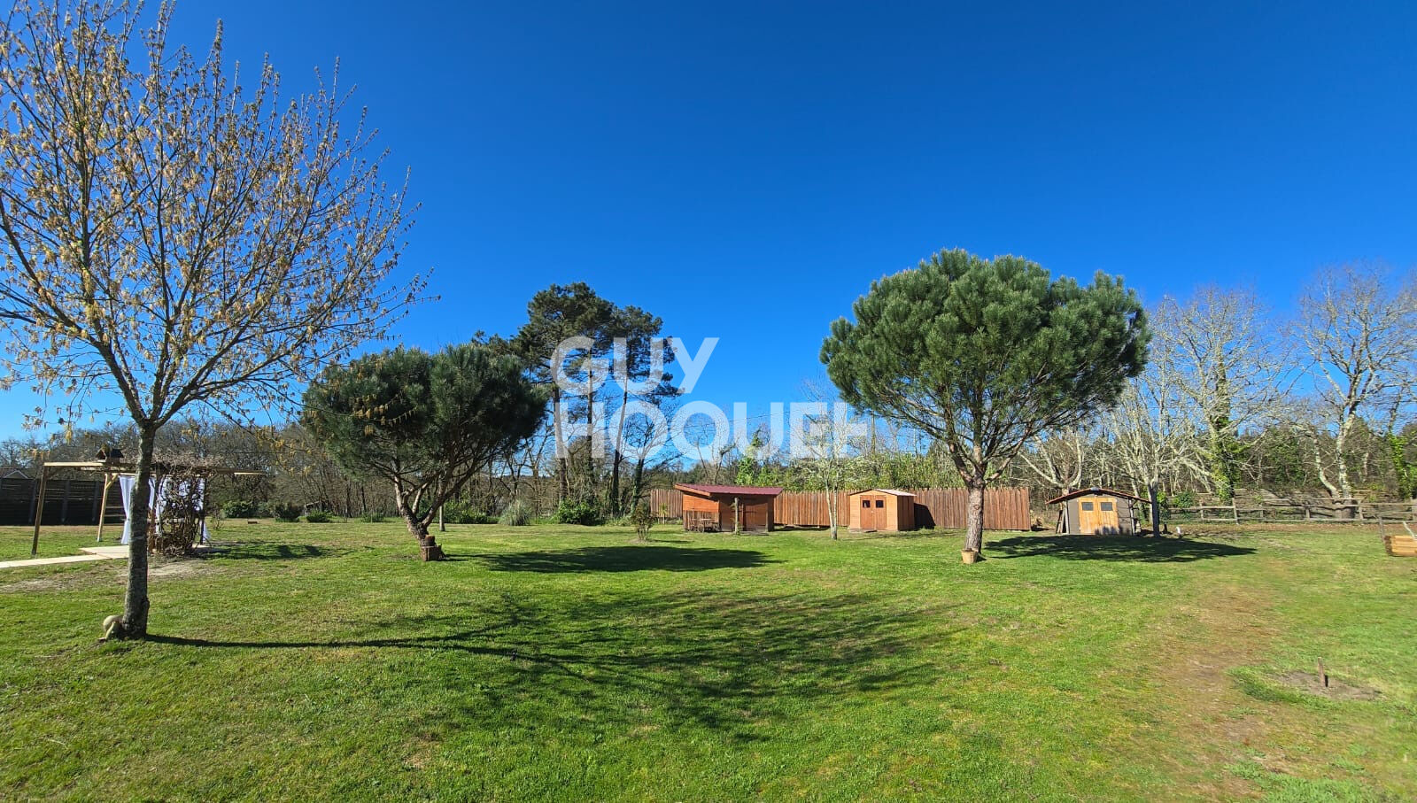 Maison contemporaine F4 d'environ 144m² à BOOS / RION DES LANDES (40370 )