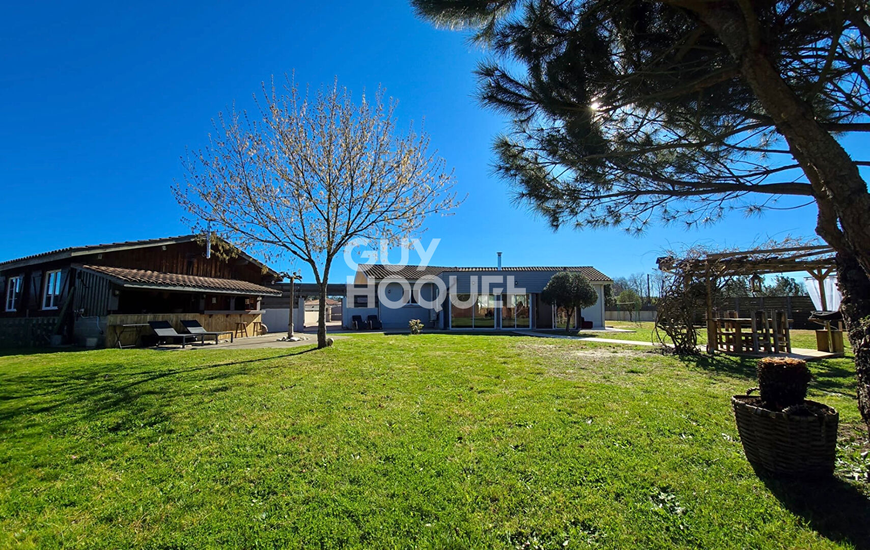 Maison contemporaine F4 d'environ 144m² à BOOS / RION DES LANDES (40370 )