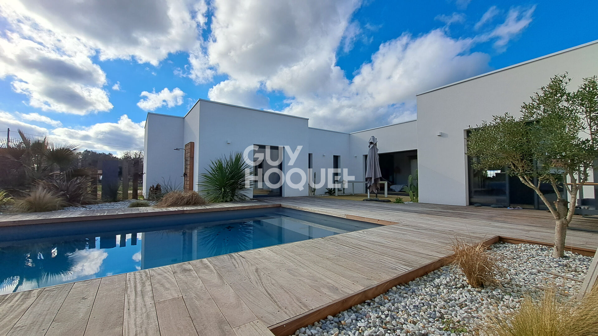 A VENDRE : Belle maison d'architecte d'environ 180m² à RION DES LANDES (40370)