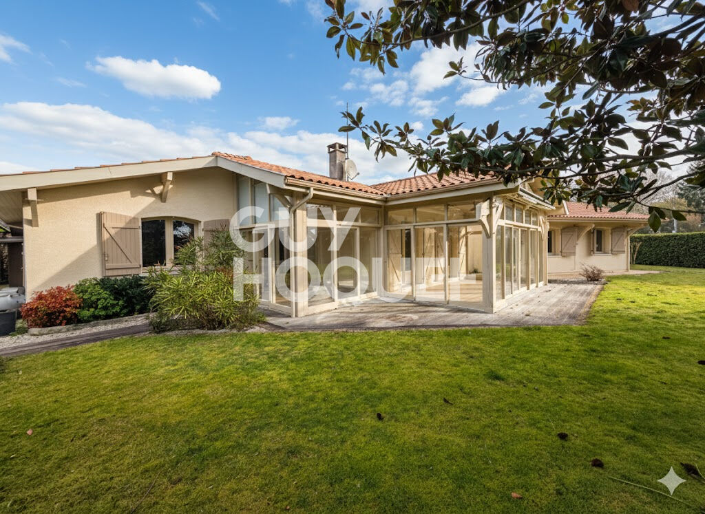 Maison de charme d'environ 140 m² à RION DES LANDES (40370)