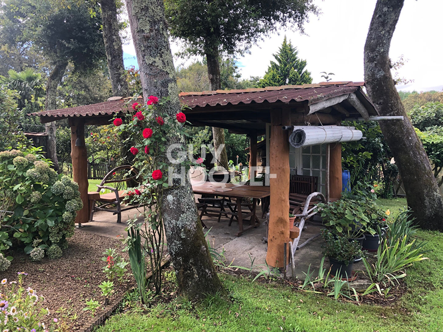 Maison des années 90  dans un magnifique jardin de 2000m2 à GARROSSE - MORCENX-LA-NOUVELLE (40110)