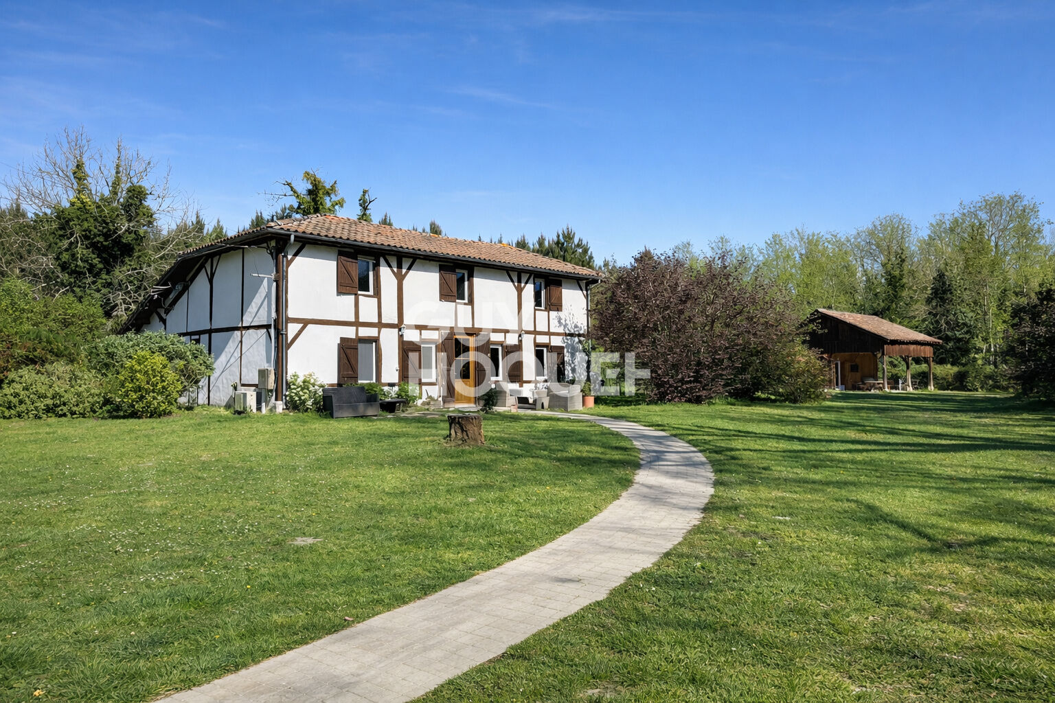 Magnifique Airial avec deux habitations à RION DES LANDES (40370)