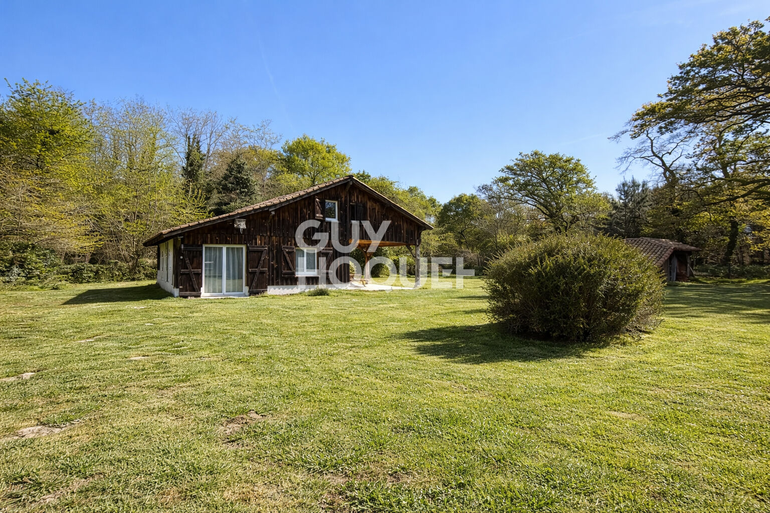 Magnifique Airial avec deux habitations à RION DES LANDES (40370)