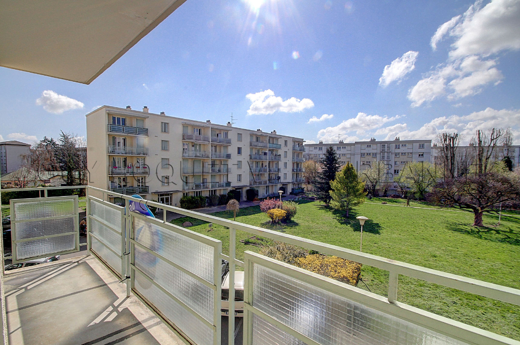 Appartement Vaulx En Velin 4 pièce(s) 67 m2